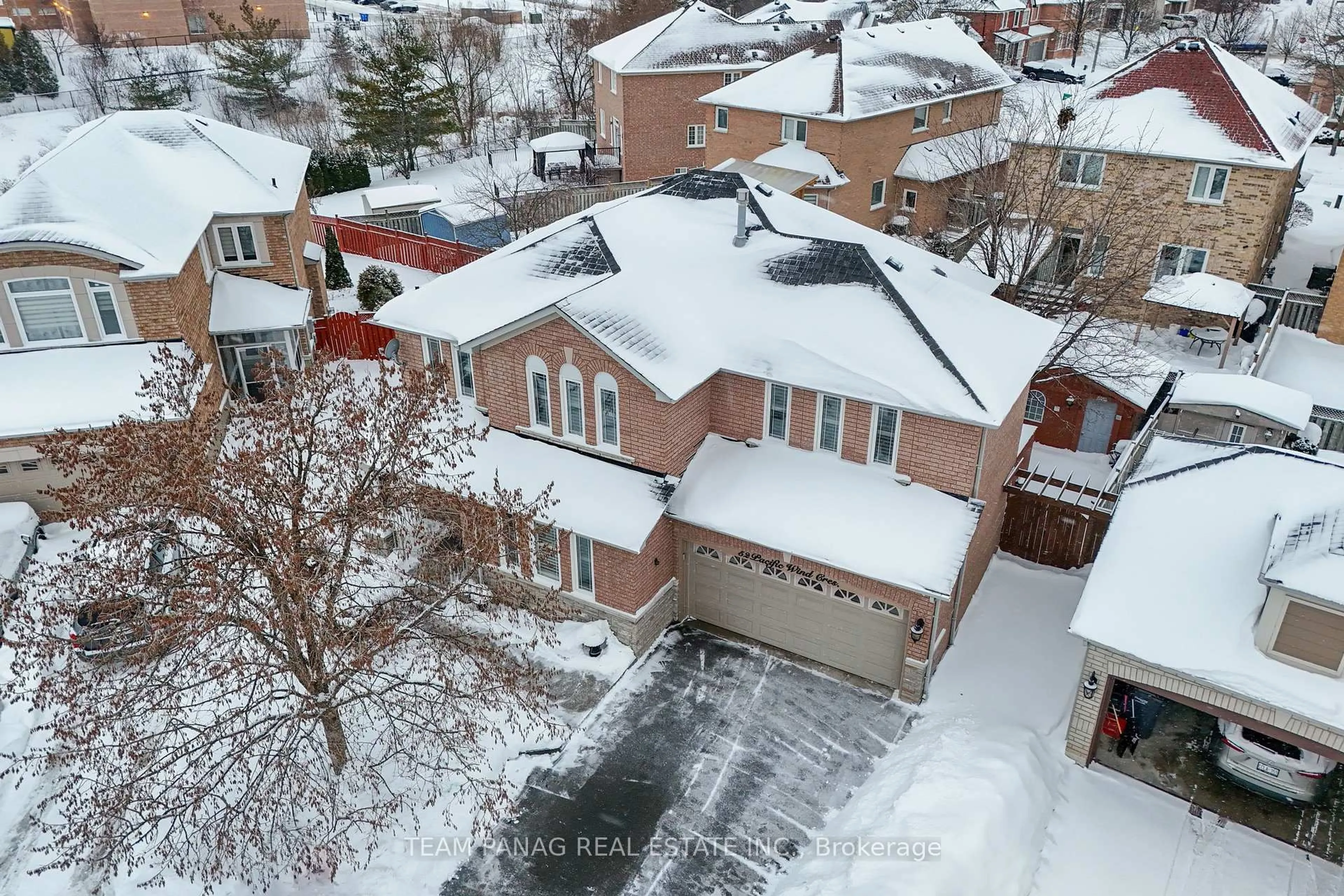 A pic from outside/outdoor area/front of a property/back of a property/a pic from drone, street for 52 Pacific Wind Cres, Brampton Ontario L6R 2B1