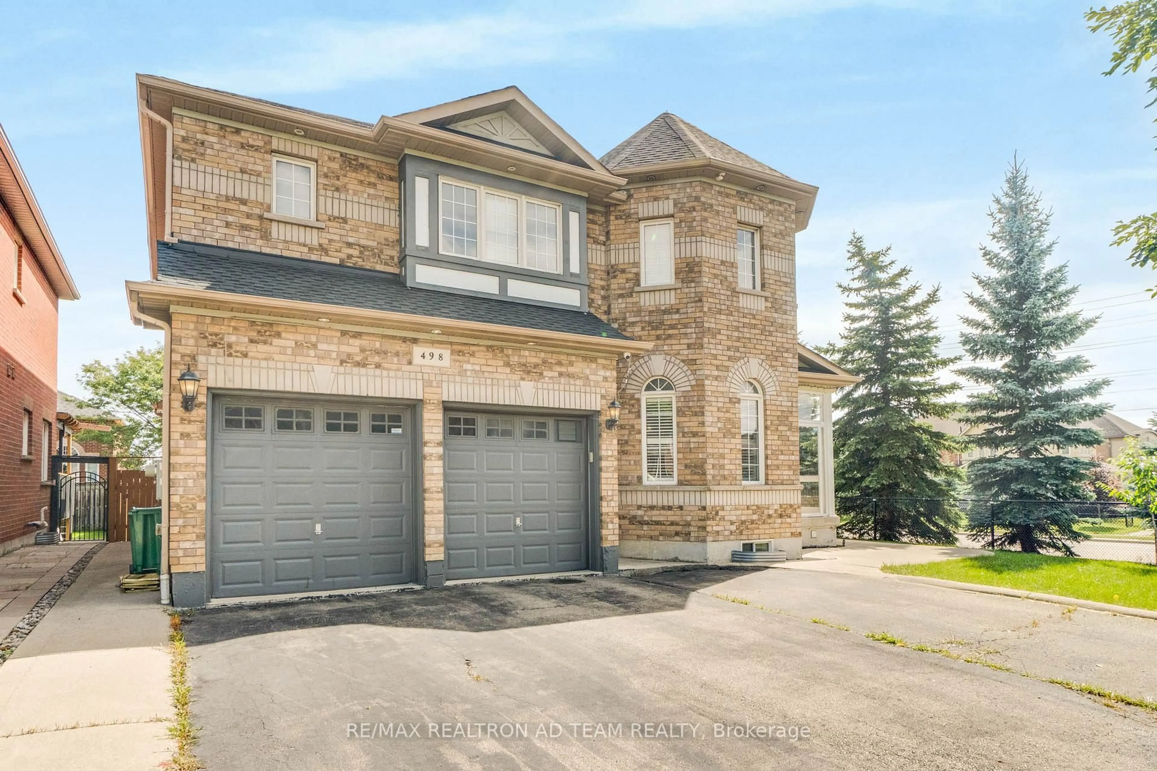 Home with brick exterior material, street for 498 Tremblant Crt, Mississauga Ontario L5W 1P4
