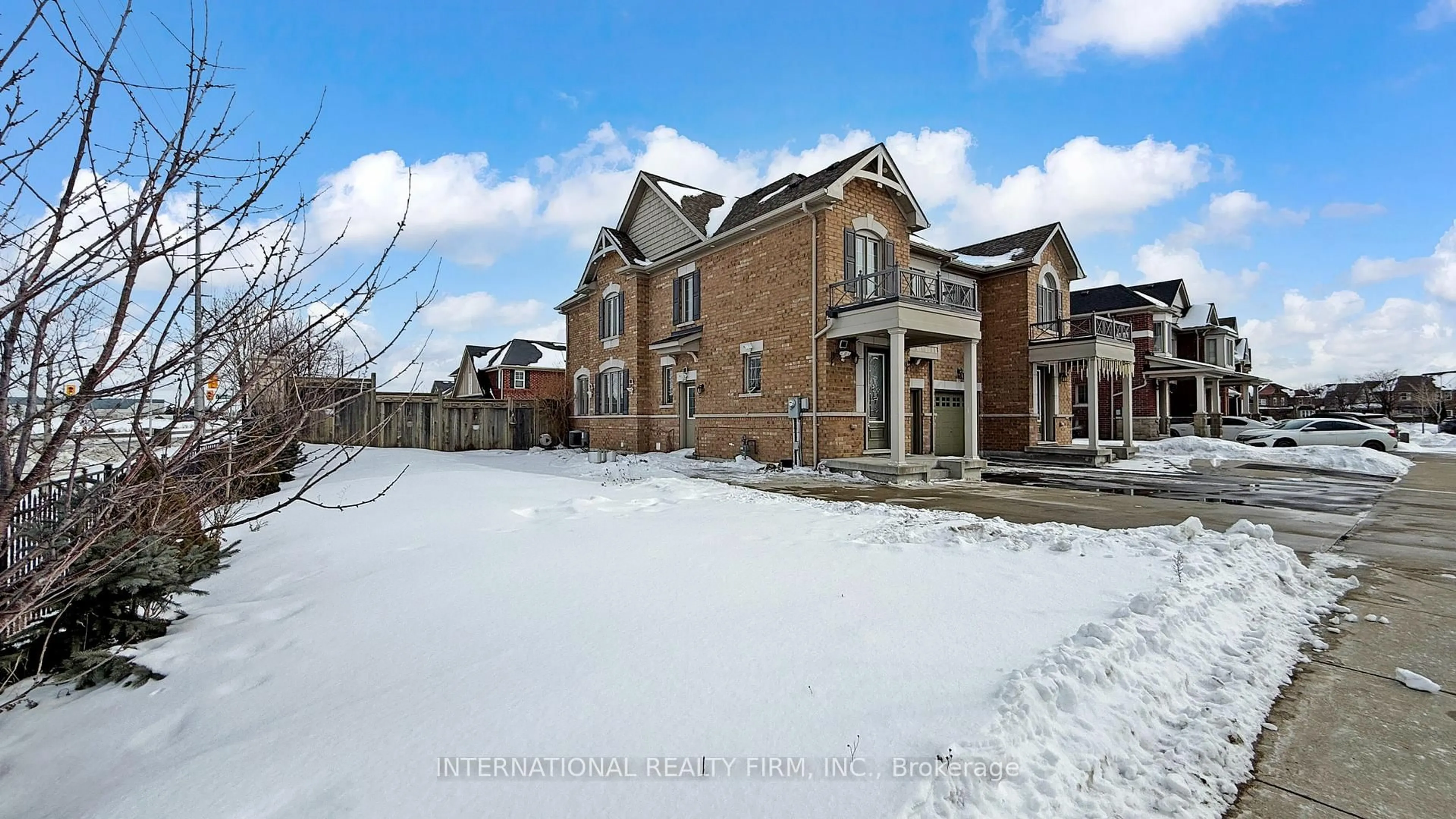 A pic from outside/outdoor area/front of a property/back of a property/a pic from drone, street for 50 Biddens Sq, Brampton Ontario L6P 0W4