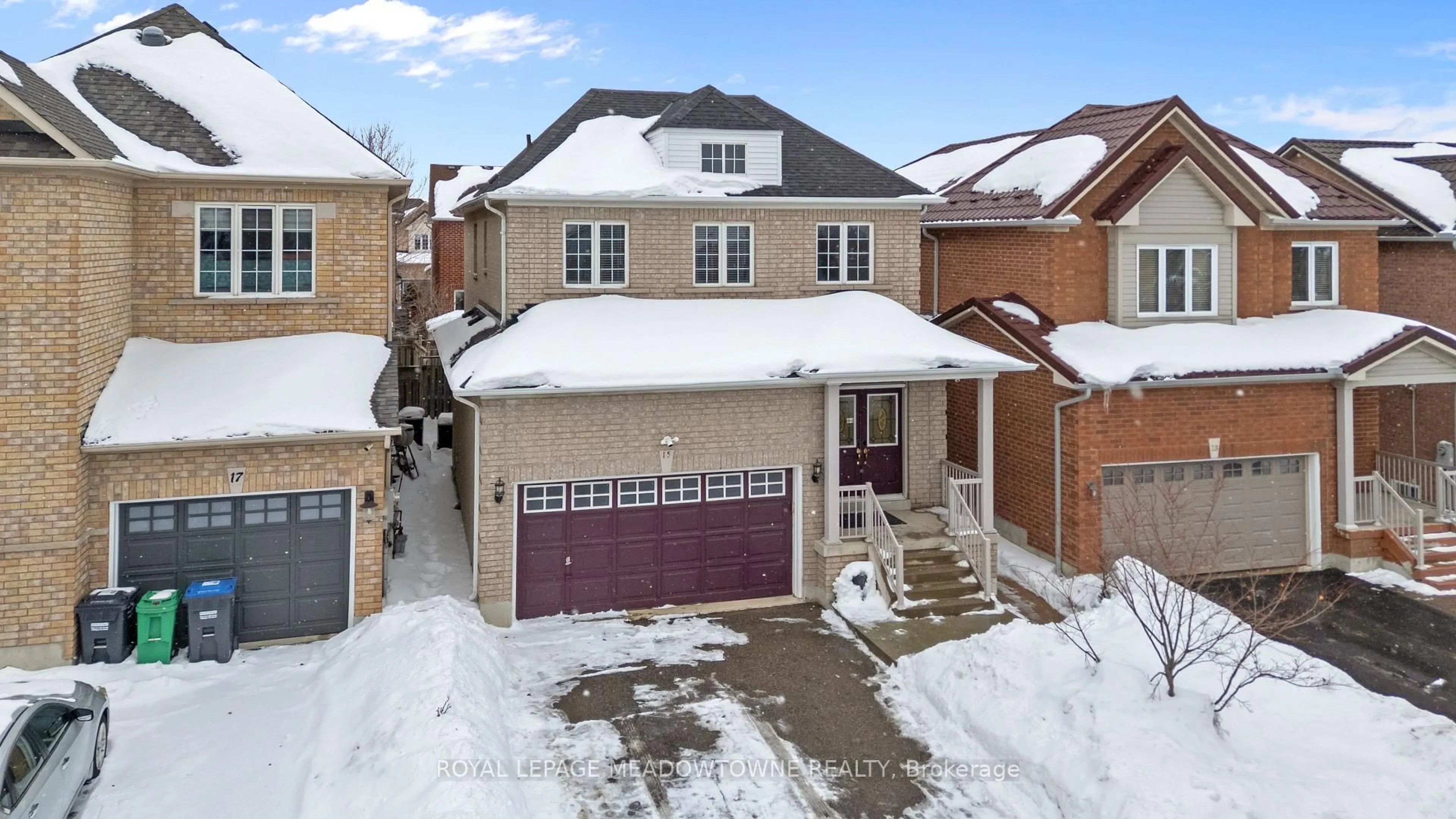 A pic from outside/outdoor area/front of a property/back of a property/a pic from drone, street for 15 New Hampshire Crt, Brampton Ontario L6S 0B9