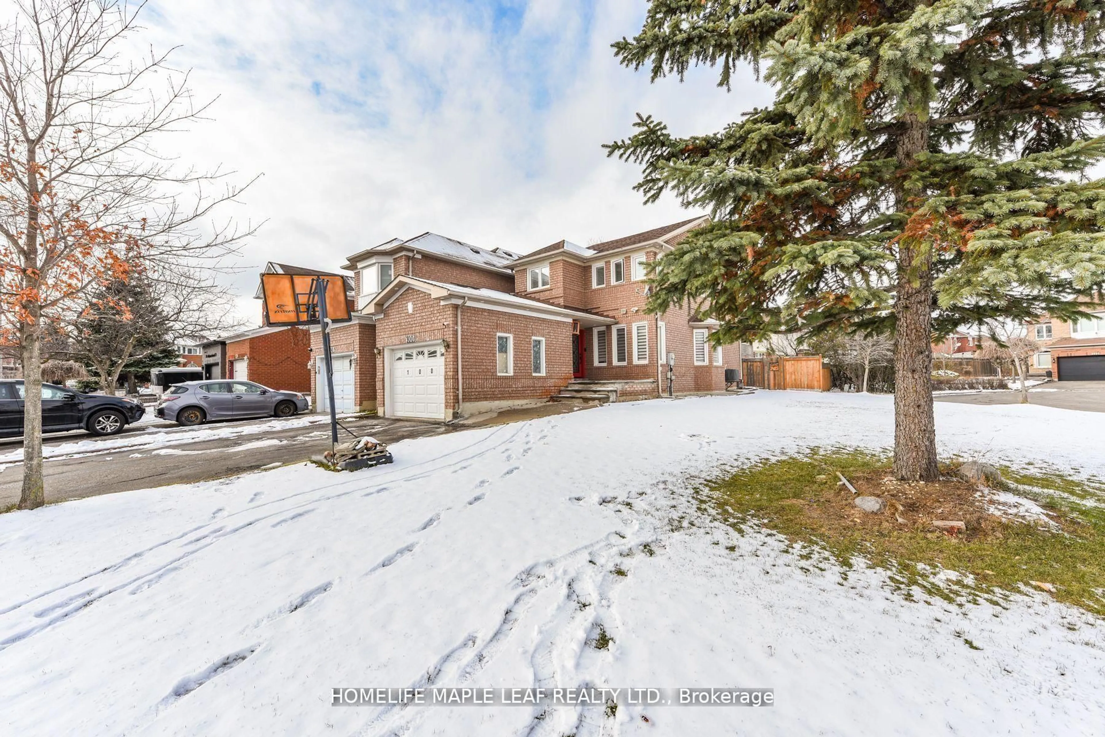 A pic from outside/outdoor area/front of a property/back of a property/a pic from drone, street for 100 Alaskan Summit Crt, Brampton Ontario L6R 1N9