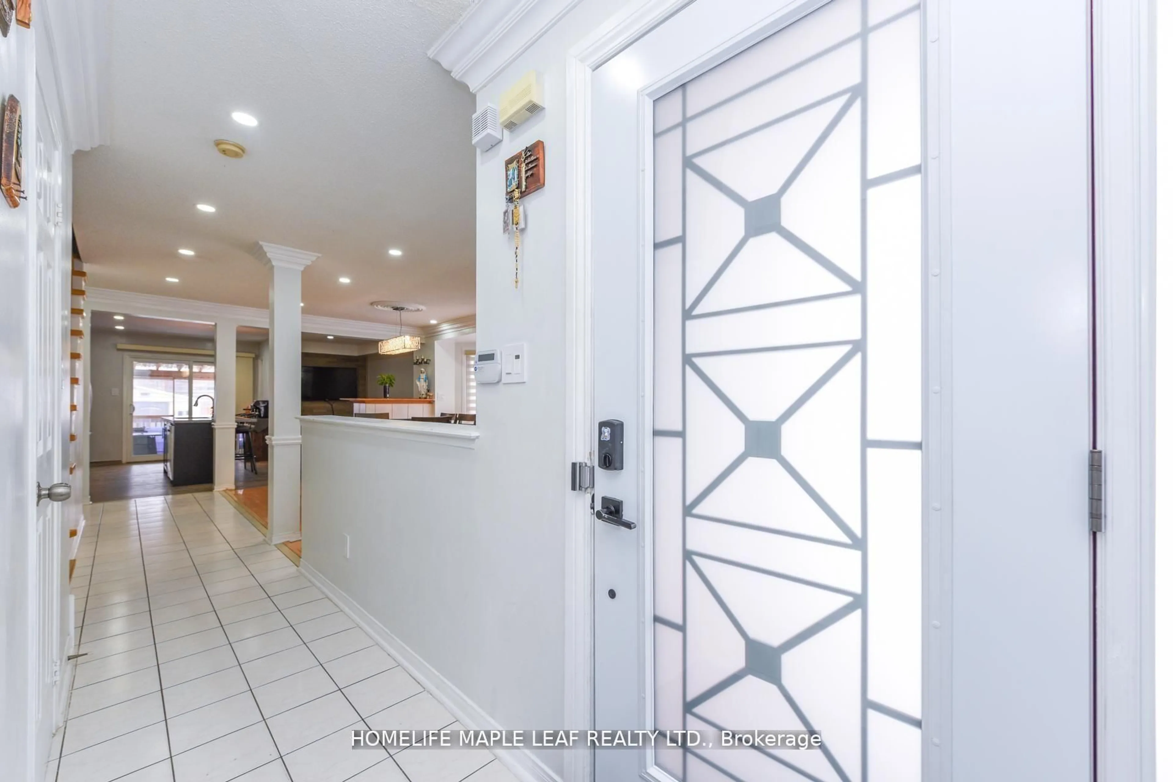 Indoor foyer for 100 Alaskan Summit Crt, Brampton Ontario L6R 1N9