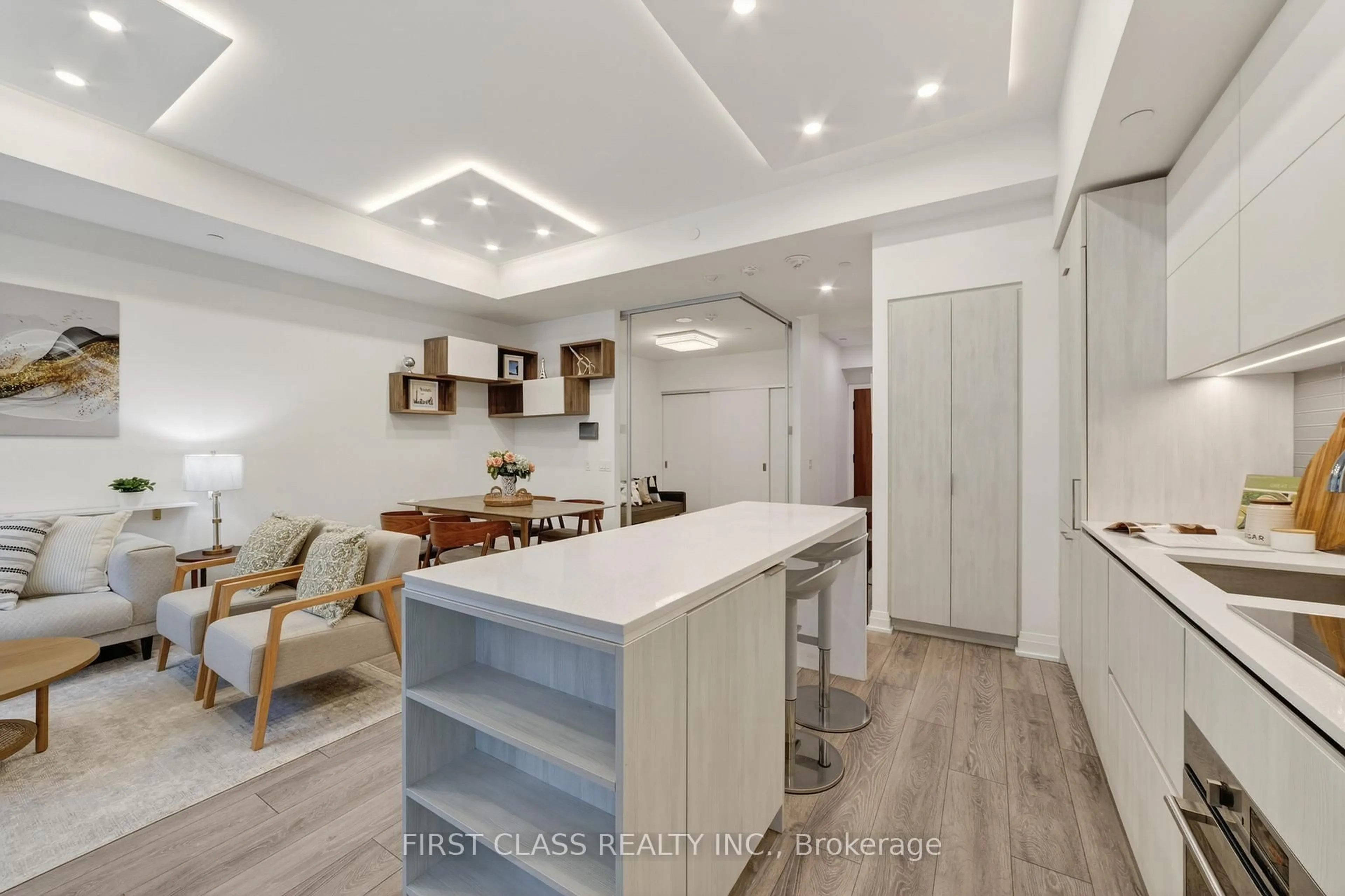 Open concept kitchen, unknown for 21 Park St #TH05, Mississauga Ontario L5G 0C2