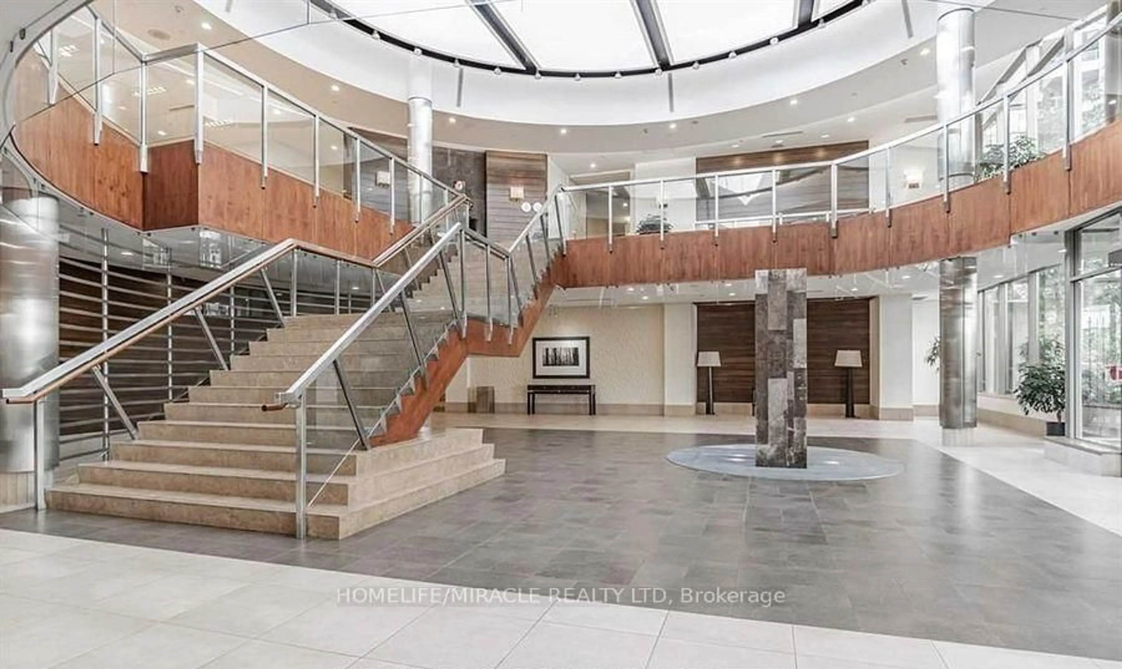 Indoor foyer for 3880 Duke Of York Blvd #1401, Mississauga Ontario L5B 4M7