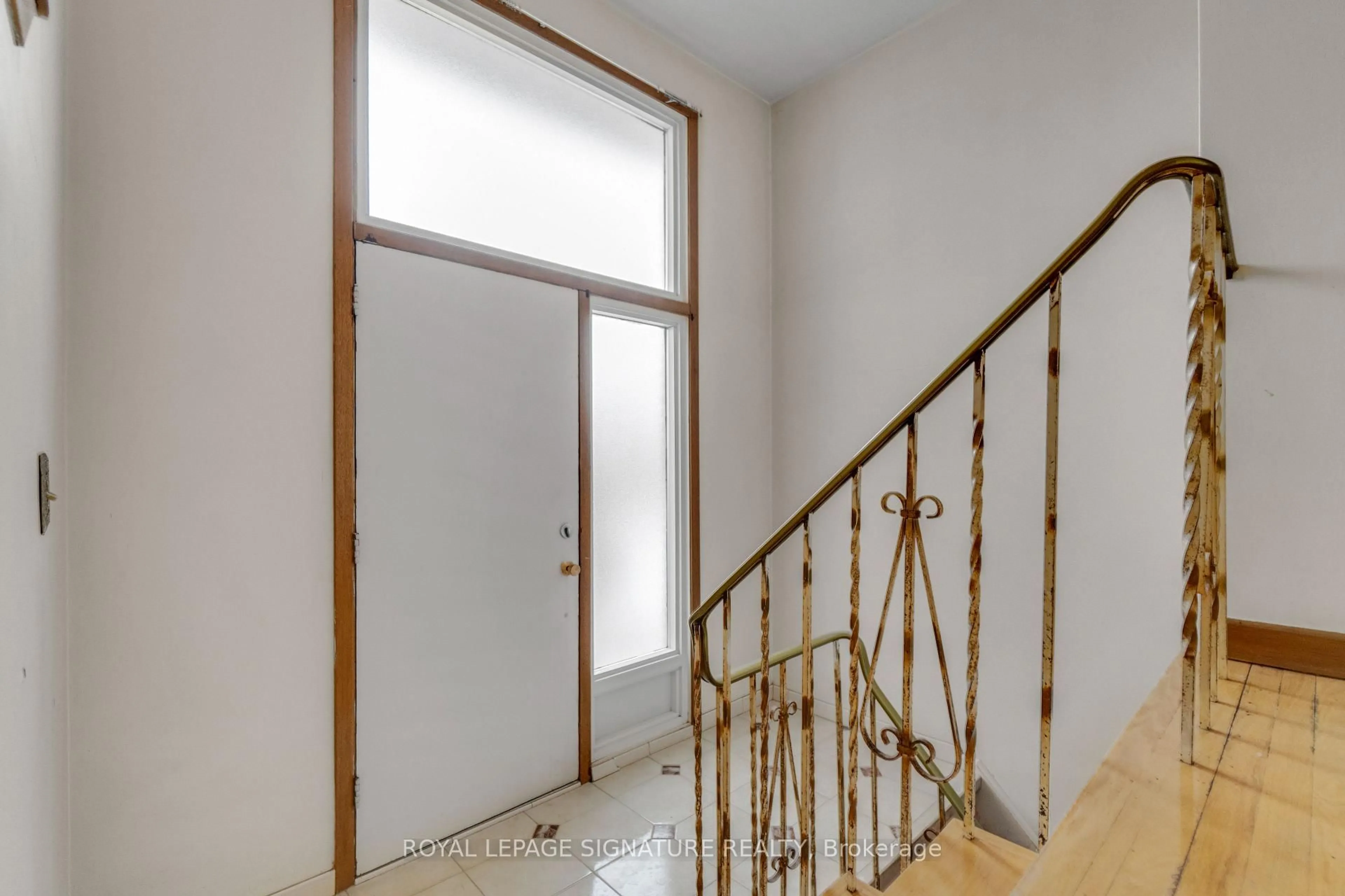 Indoor foyer for 163 Milady Rd, Toronto Ontario M9L 2J1