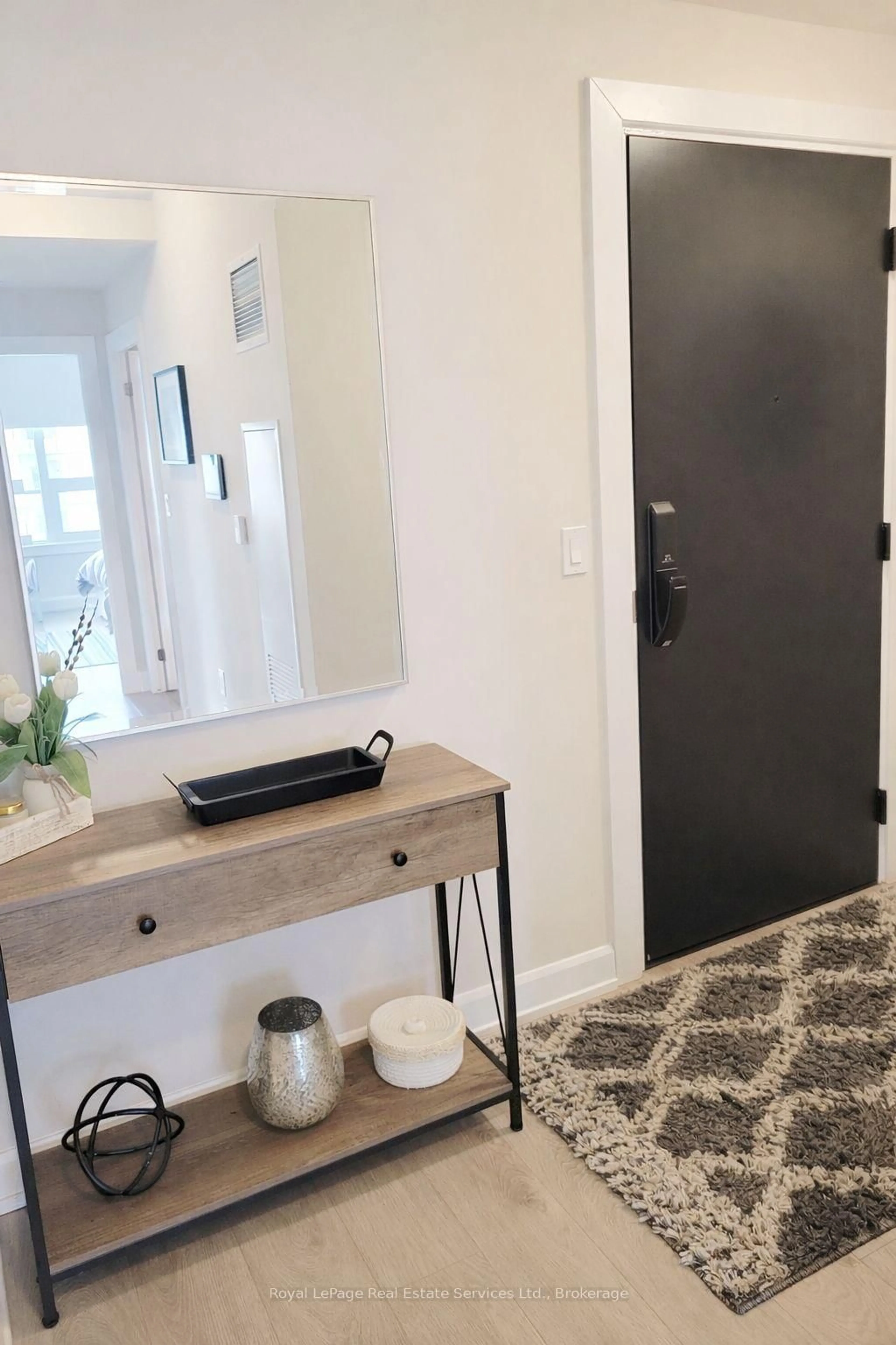 Indoor entryway for 3220 William Coltson Ave #2007, Oakville Ontario L6H 7X9