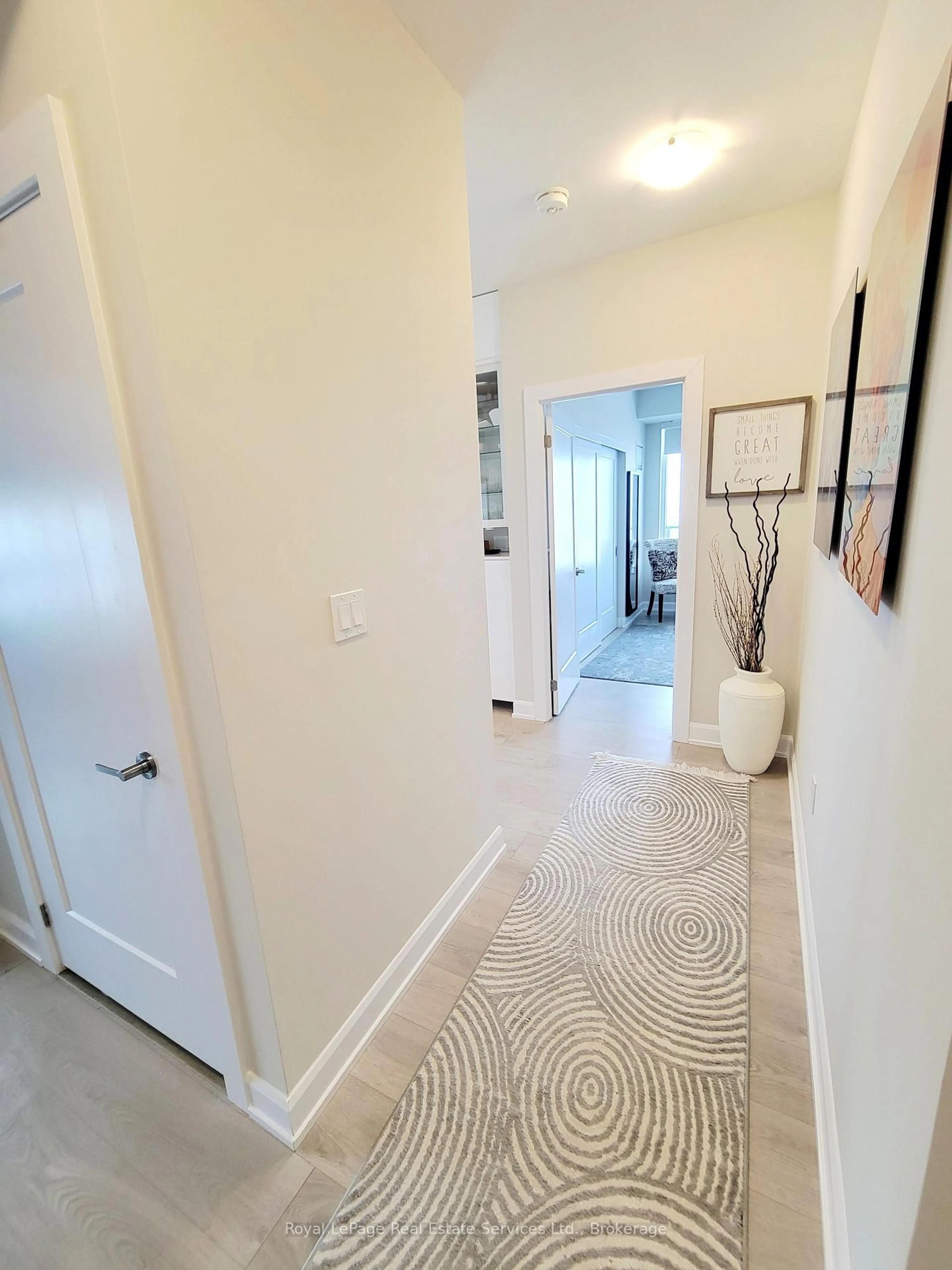 Indoor entryway for 3220 William Coltson Ave #2007, Oakville Ontario L6H 7X9