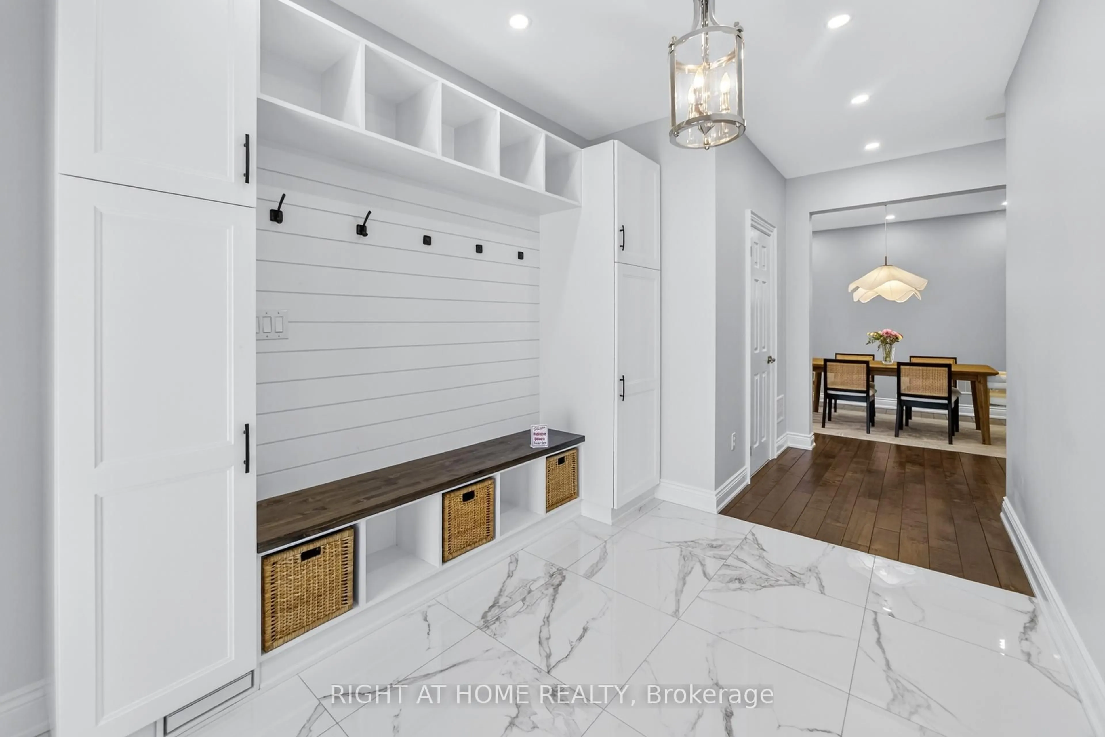 Indoor entryway for 784 Dow Landing, Milton Ontario L9T 7P6