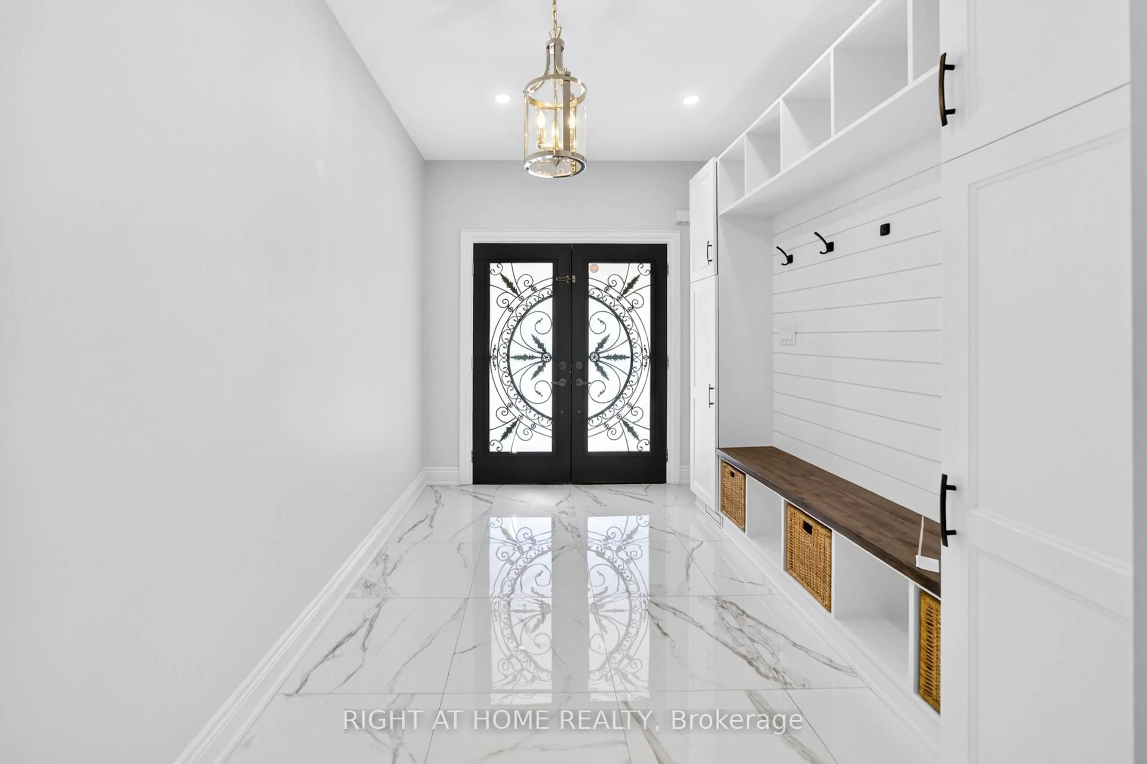 Indoor entryway for 784 Dow Landing, Milton Ontario L9T 7P6