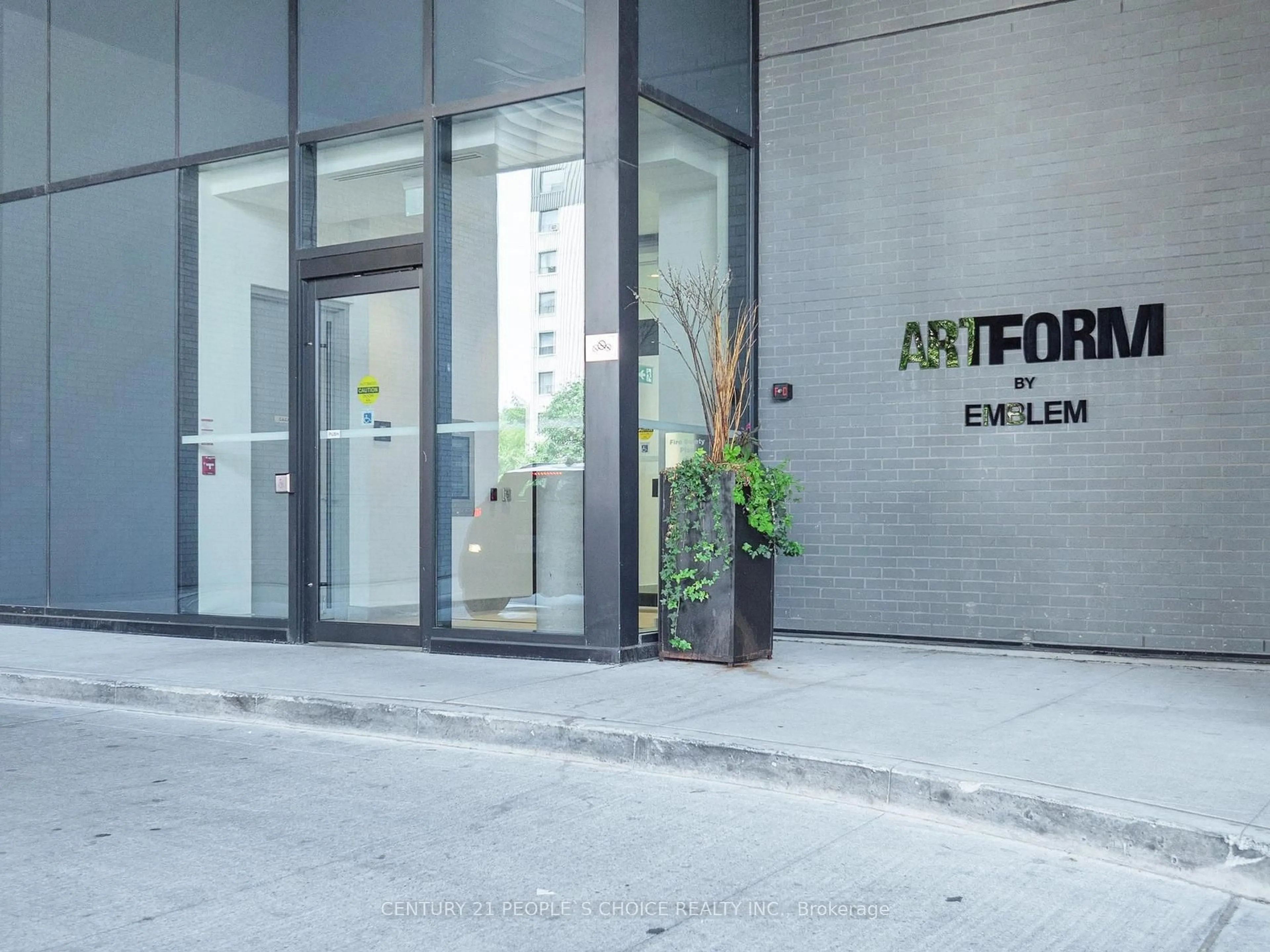 Indoor foyer for 86 Dundas St #1103, Mississauga Ontario L5A 1W4