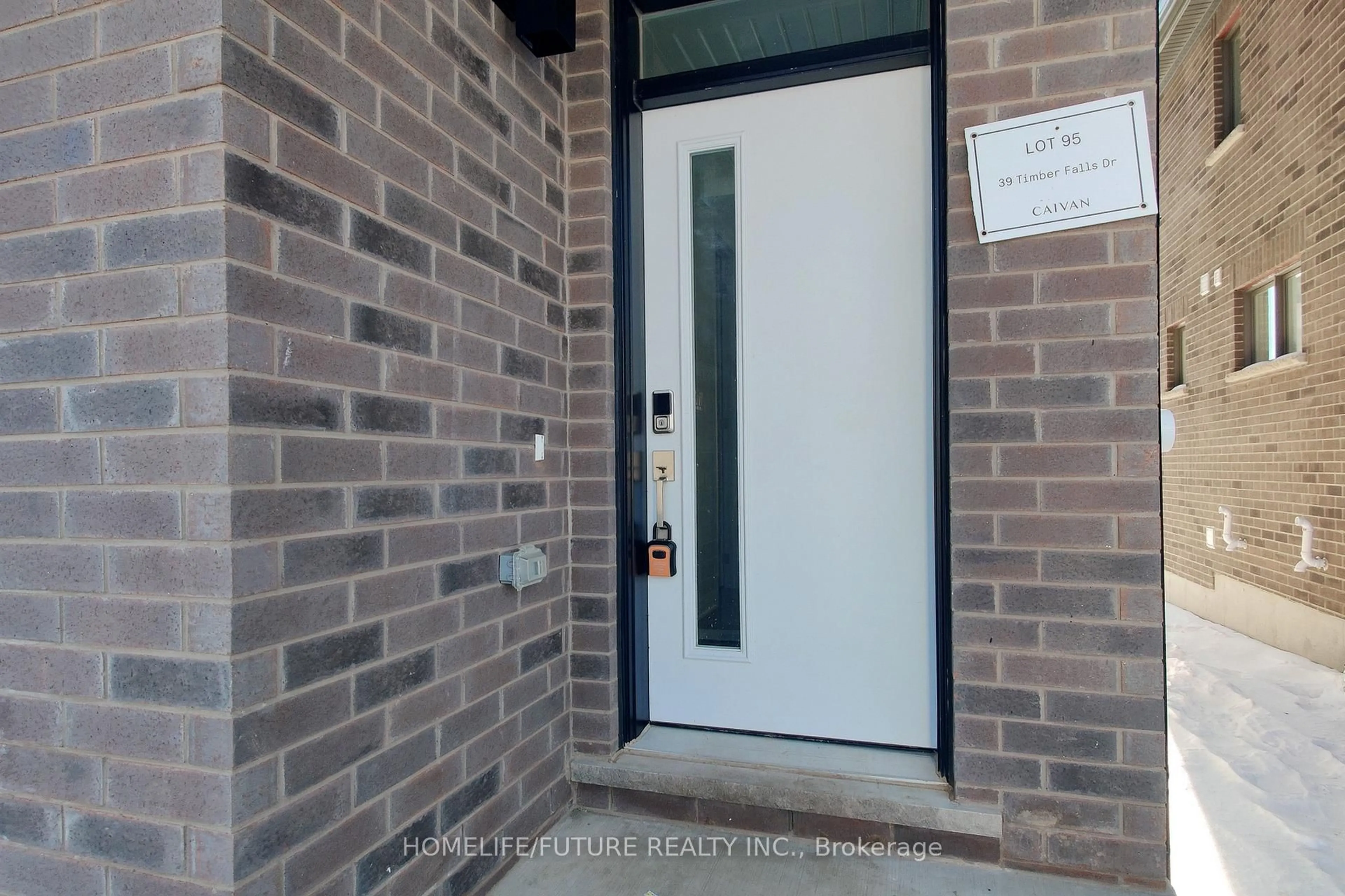 Indoor entryway for 39 Timber Falls Dr, Brampton Ontario L7A 0B8