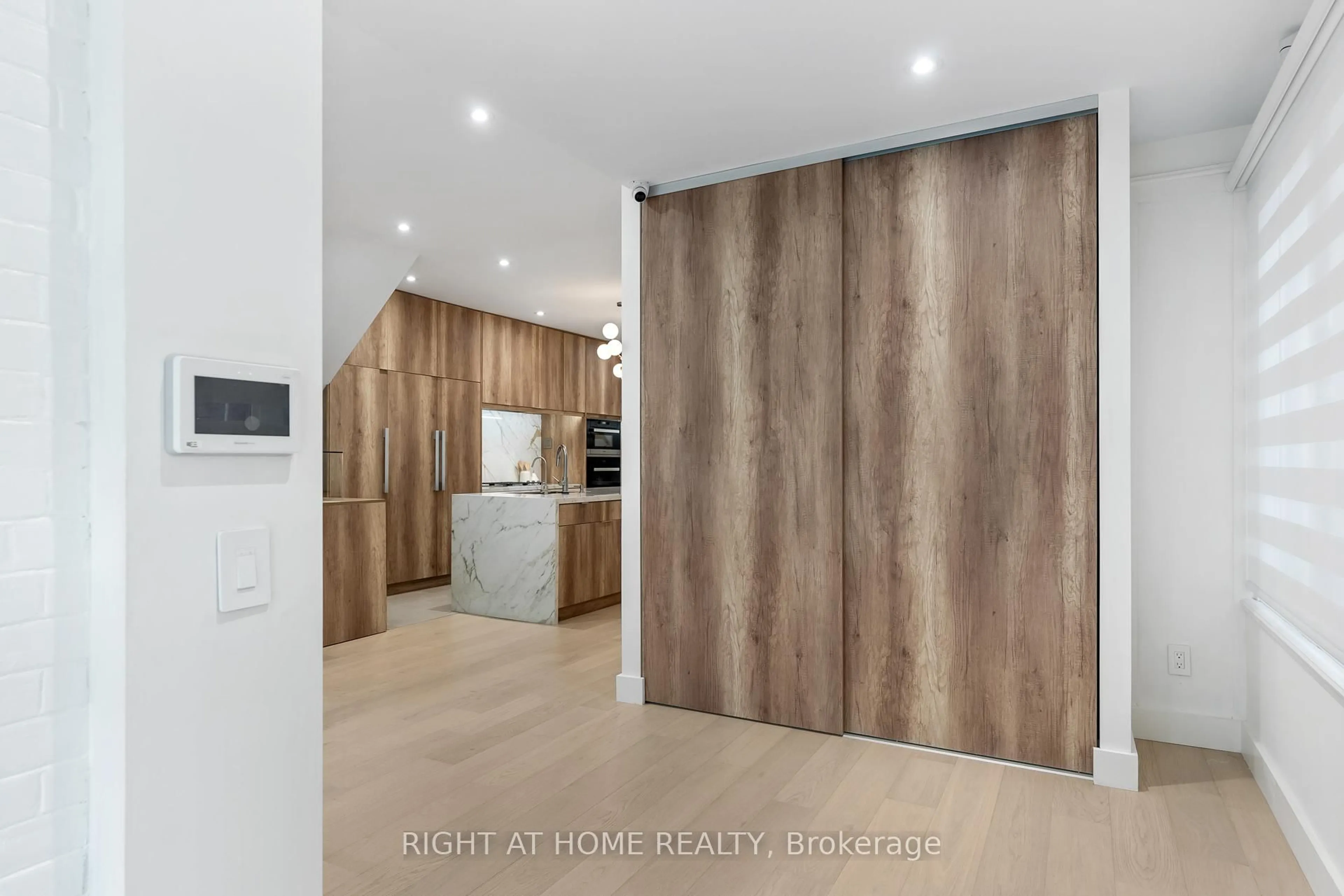 Unknown for 46 Hewitt Ave, Toronto Ontario M6R 1Y3