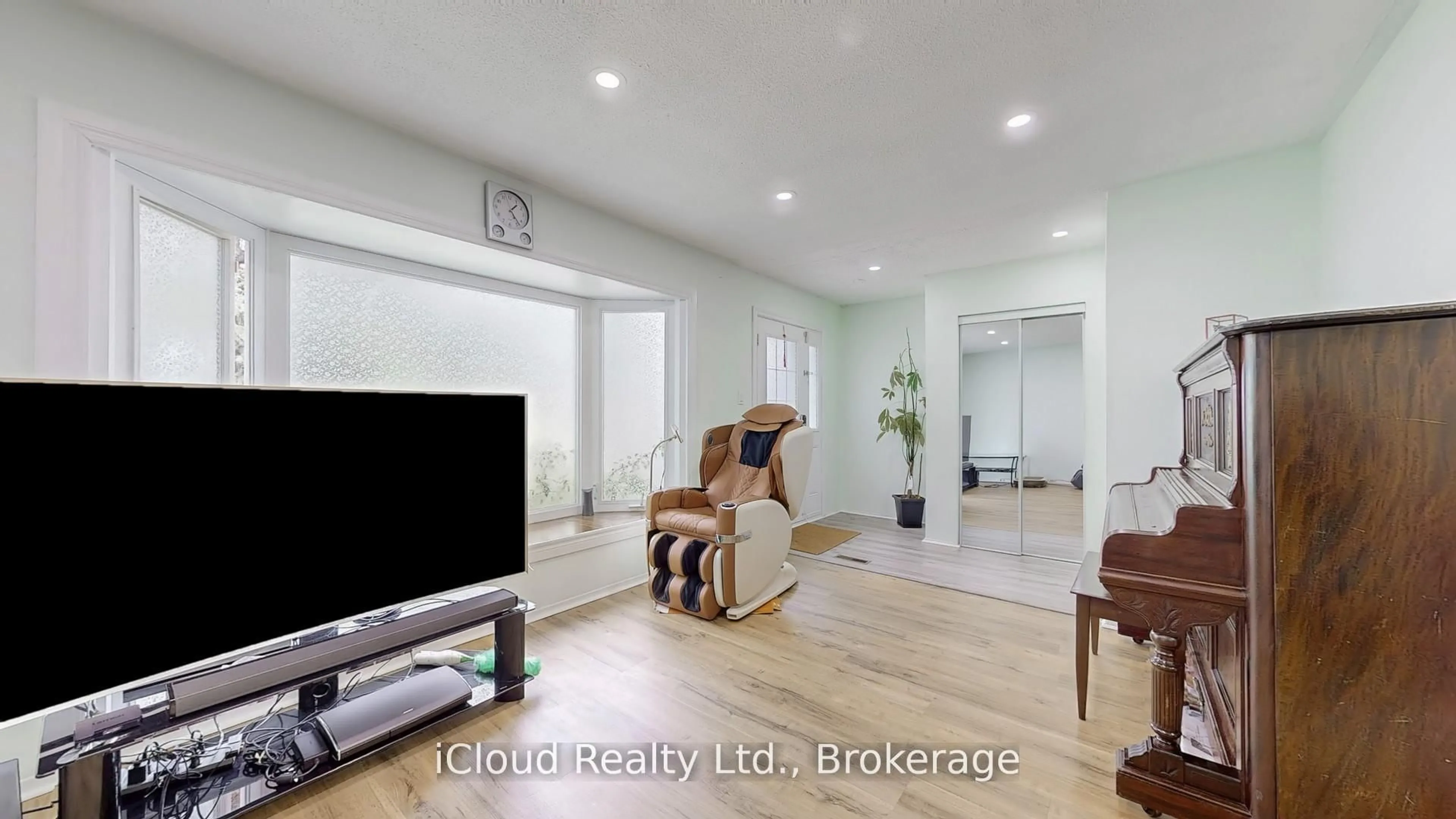 Unknown for 19 Flamingo Cres, Brampton Ontario L6T 2G4