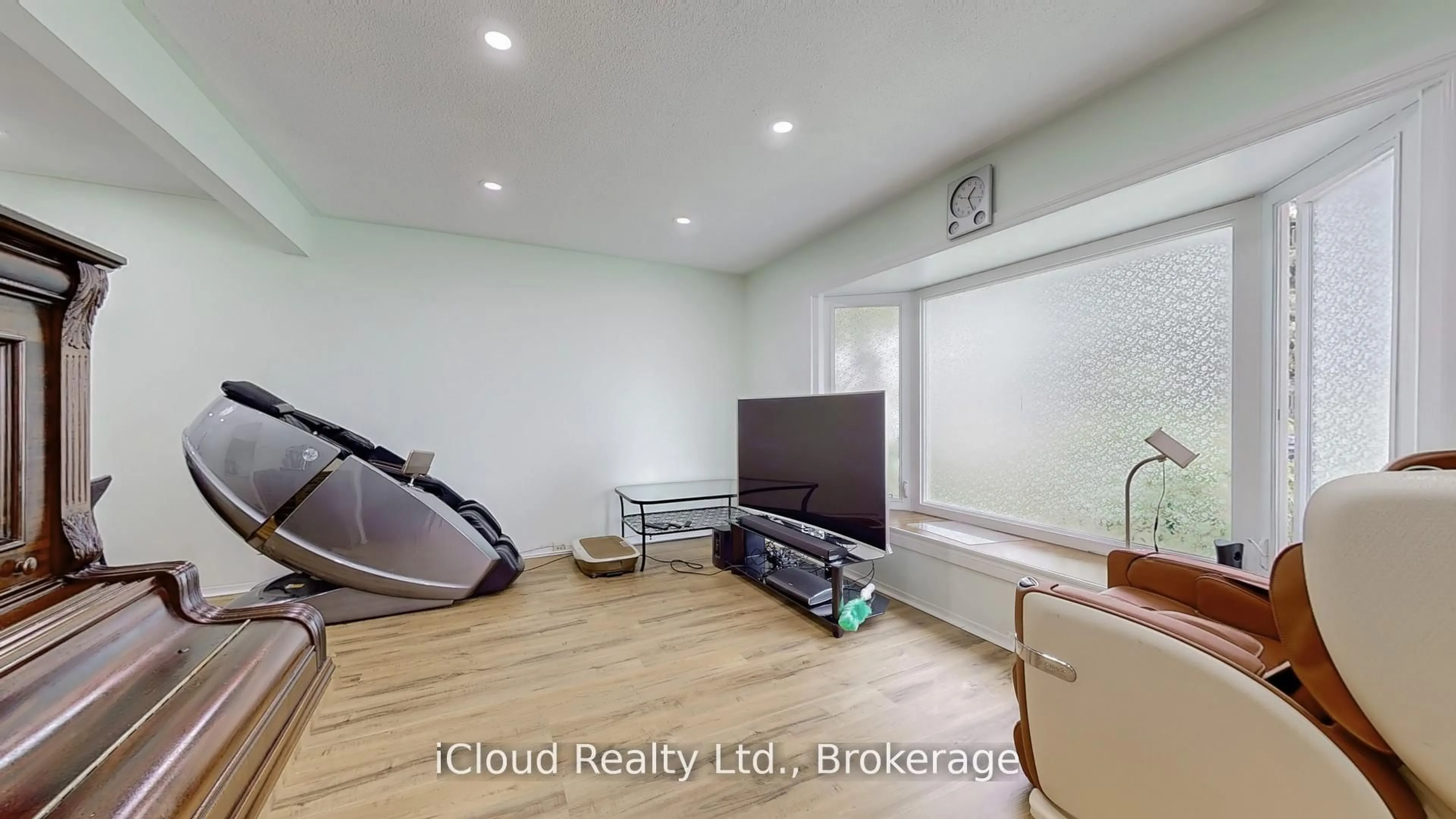 Unknown for 19 Flamingo Cres, Brampton Ontario L6T 2G4