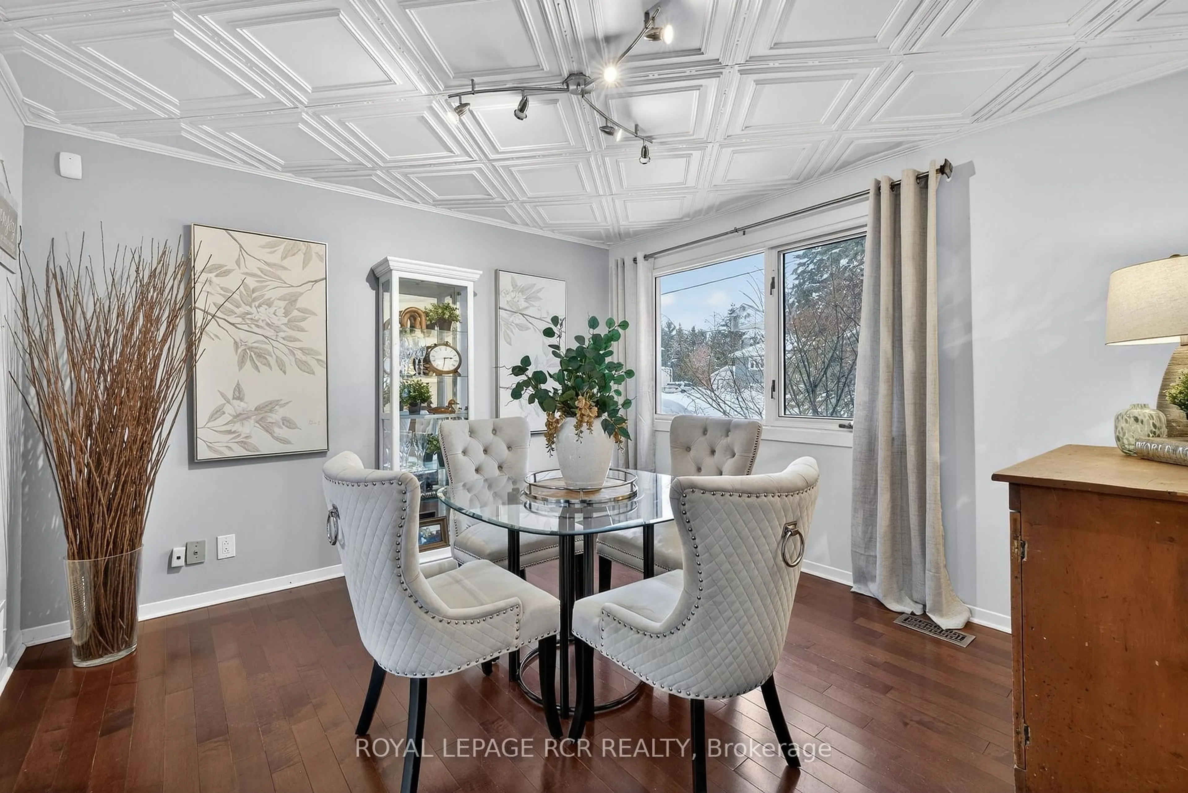 Dining room, unknown for 11 Hilltop Dr, Caledon Ontario L7C 1K7