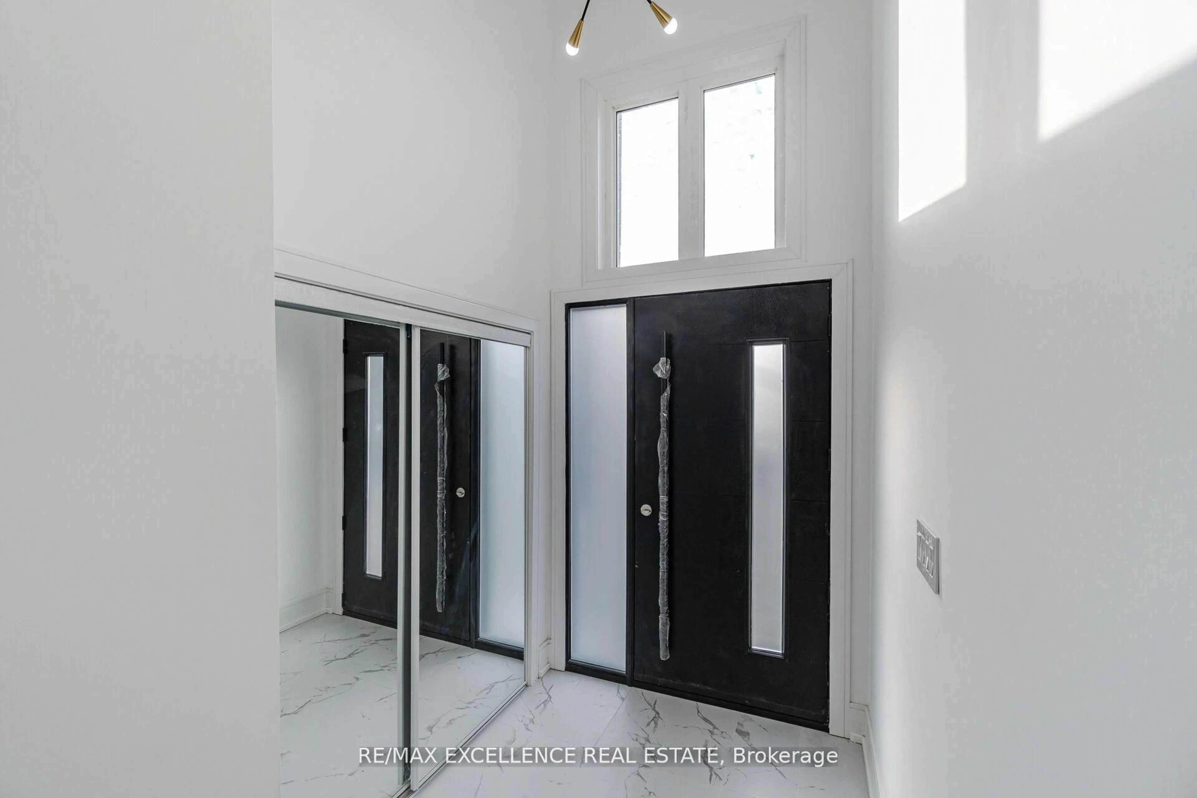 Indoor foyer for 55 Renfield St, Toronto Ontario M6M 4V5