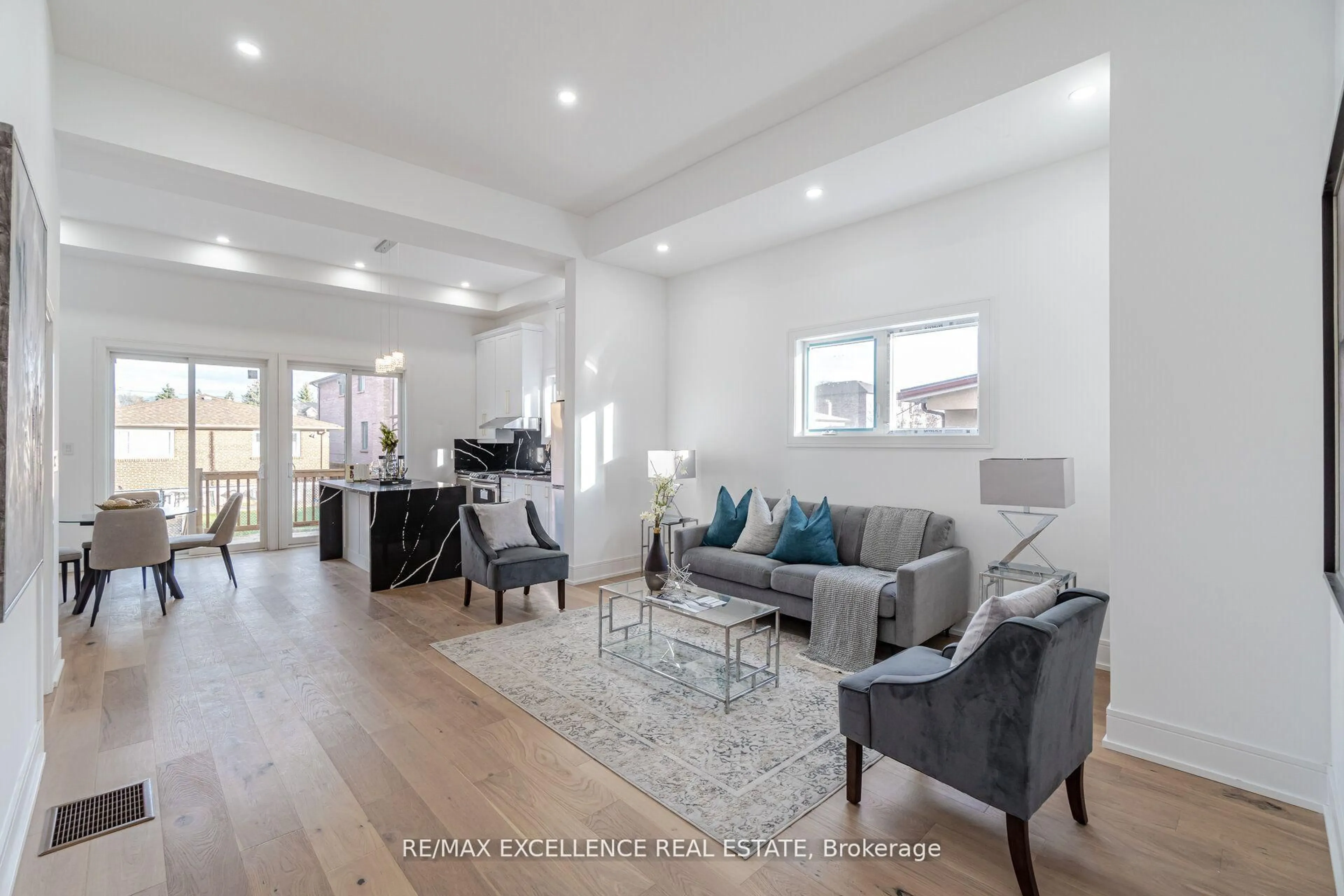 Living room with furniture, unknown for 55 Renfield St, Toronto Ontario M6M 4V5