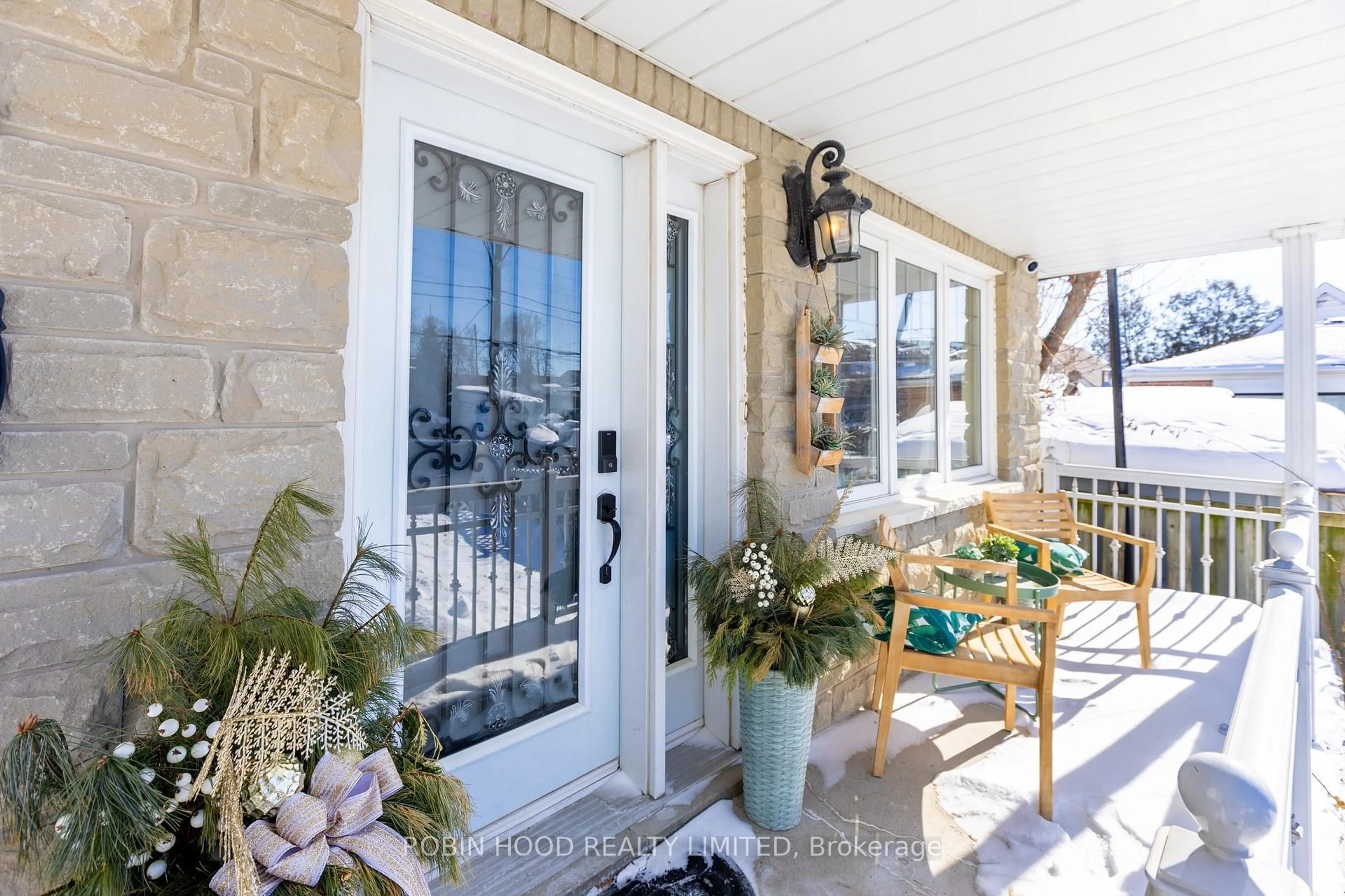 Indoor entryway for 449 Gilbert Ave, Toronto Ontario M6E 4X4