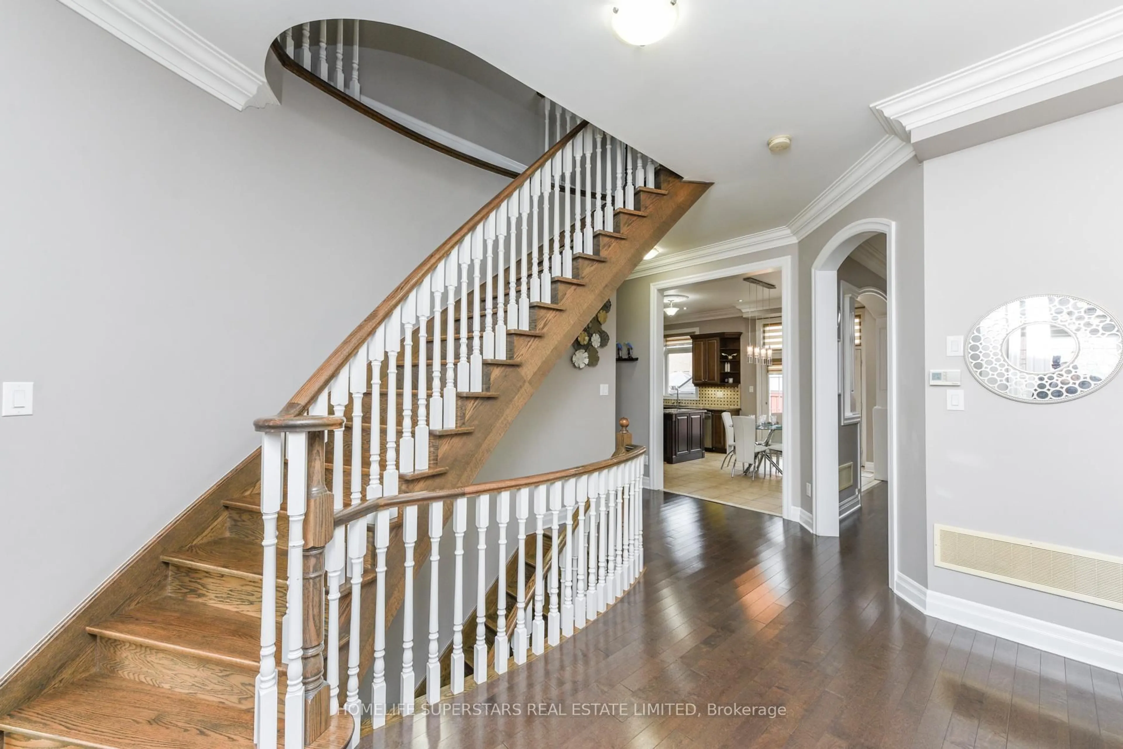 Unknown for 8 Bainsville Circ, Brampton Ontario L6P 3A5