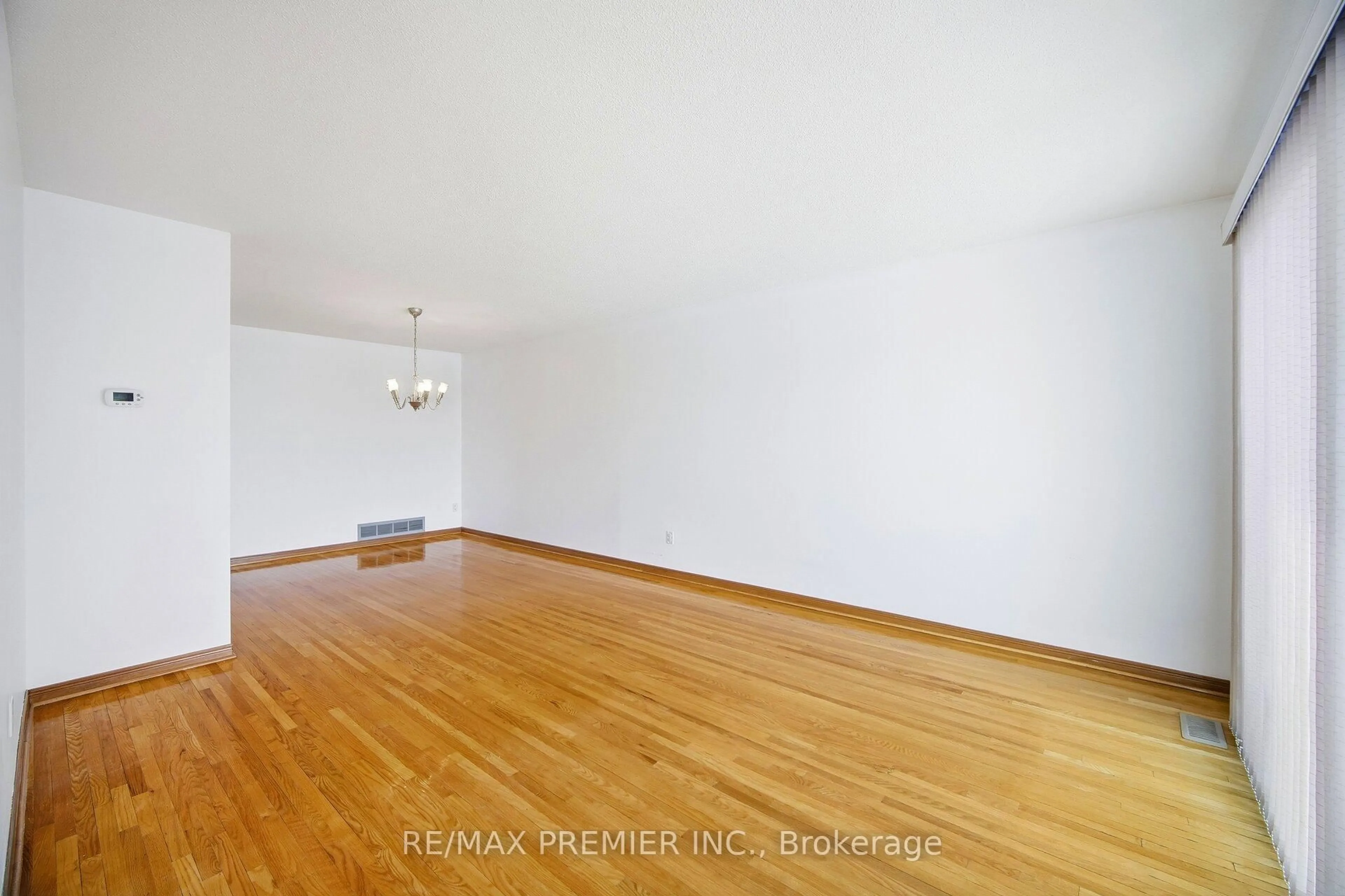 A pic of a room for 10 Sharpecroft Blvd, Toronto Ontario M3J 3G1