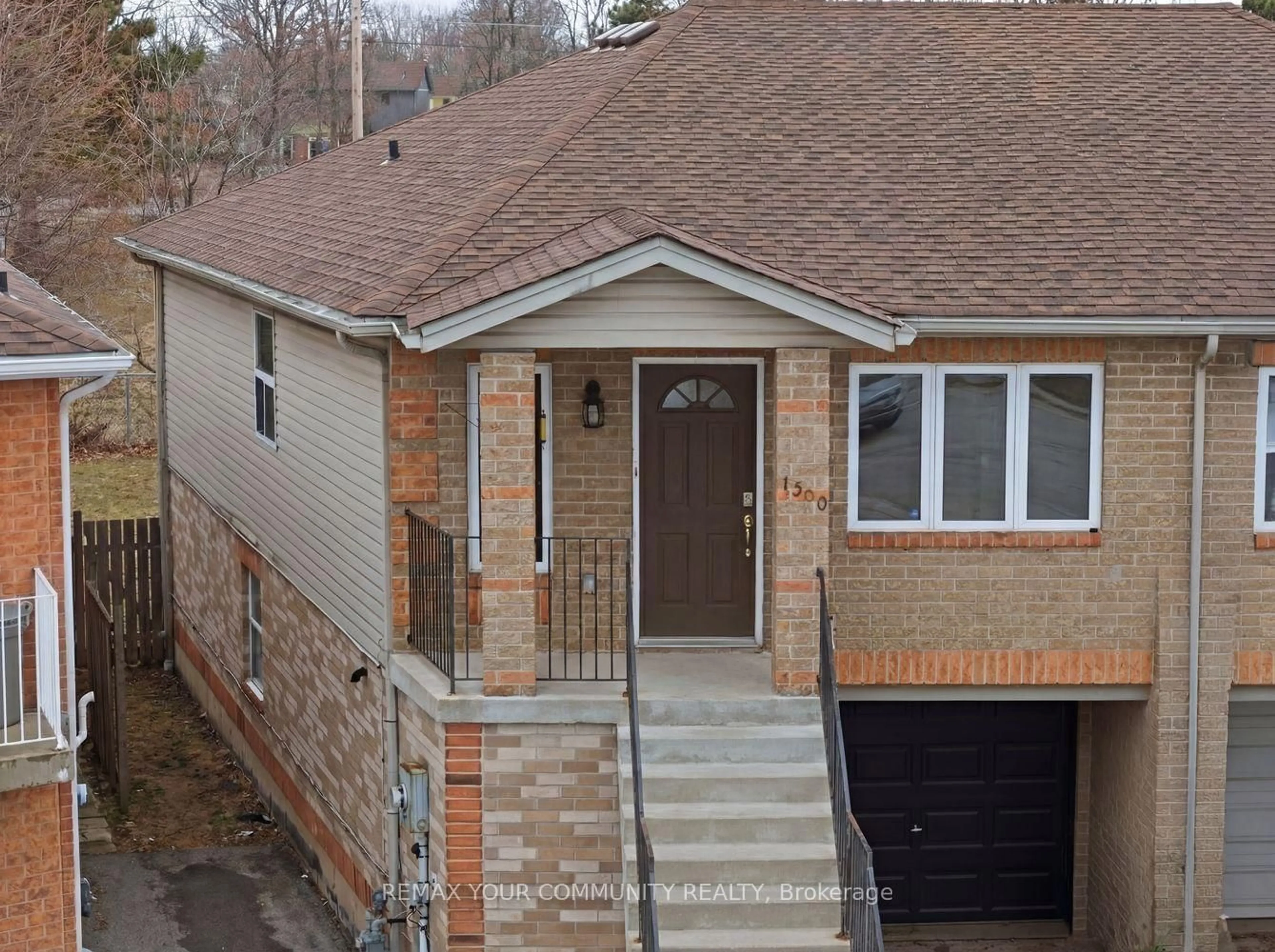 Home with brick exterior material, street for 1500 Paddington Crt, Burlington Ontario L7M 1W7