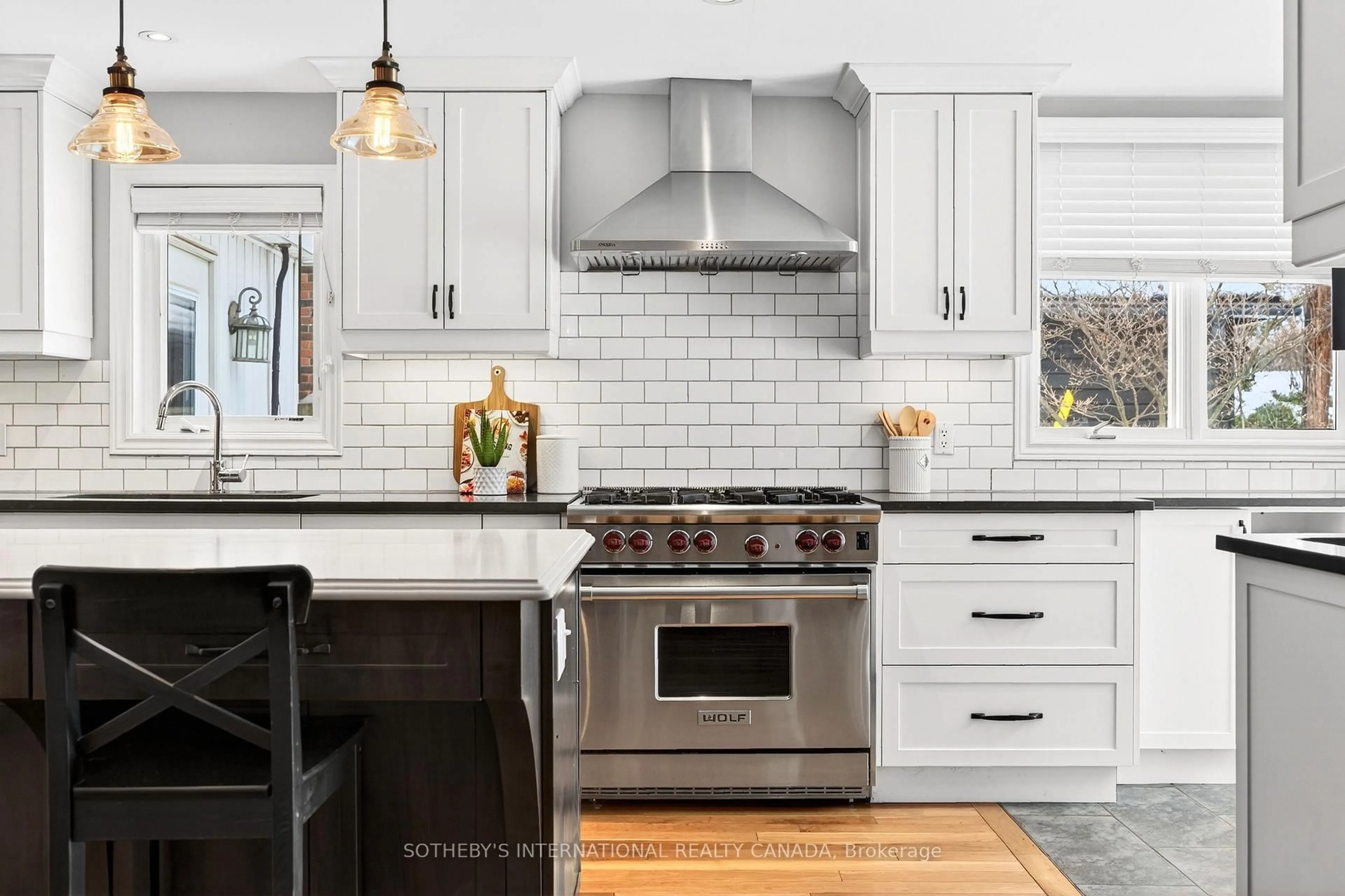 Open concept kitchen, ceramic/tile floor for 582 Cedar Ave, Burlington Ontario L7T 2R2