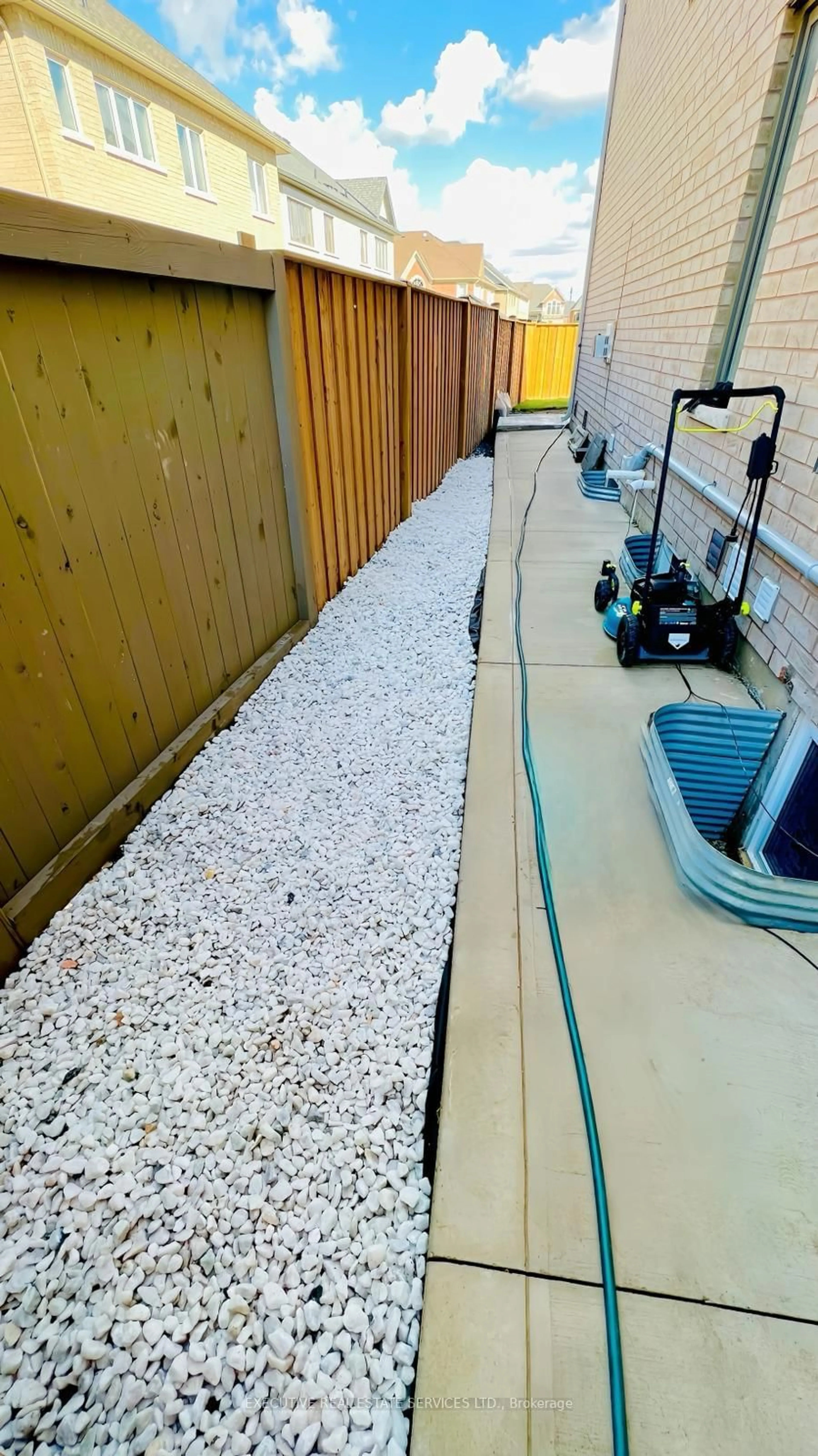 Patio, street for 69 Dolobram Tr, Brampton Ontario L7A 4Y4