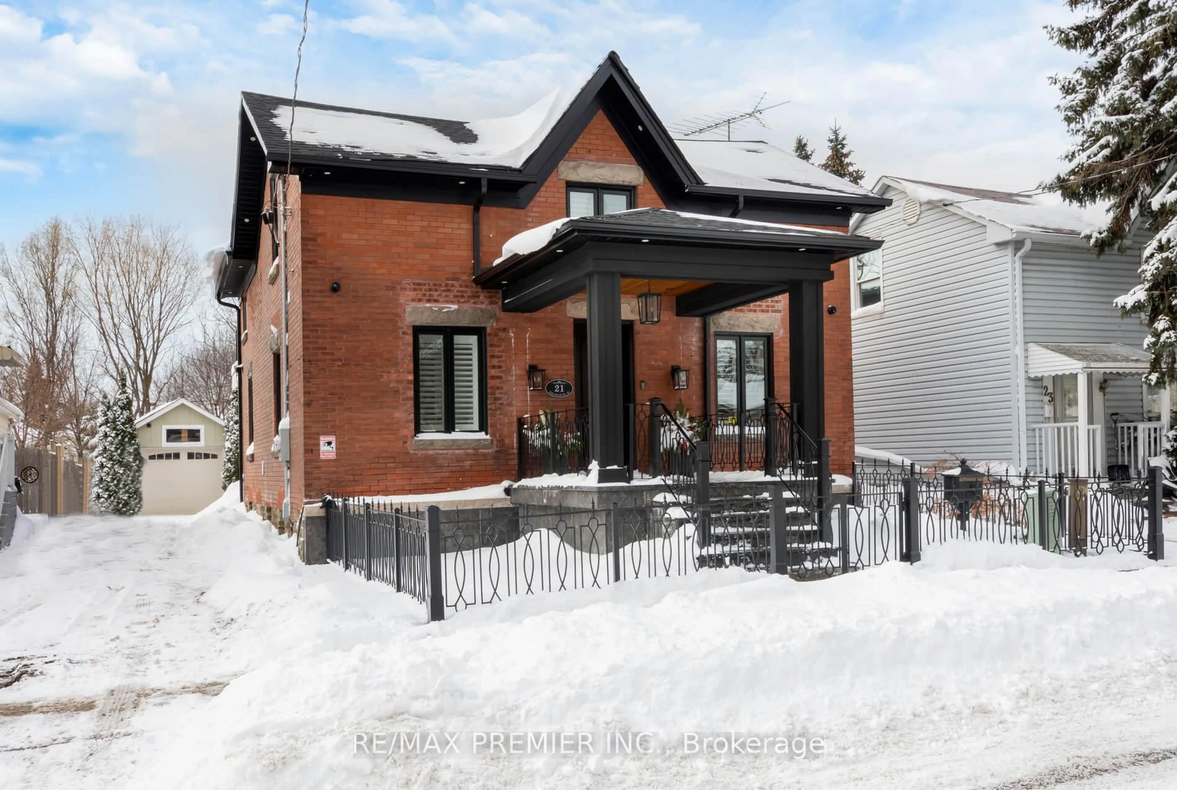 Home with brick exterior material, street for 21 Elizabeth St, Brampton Ontario L6X 1S1