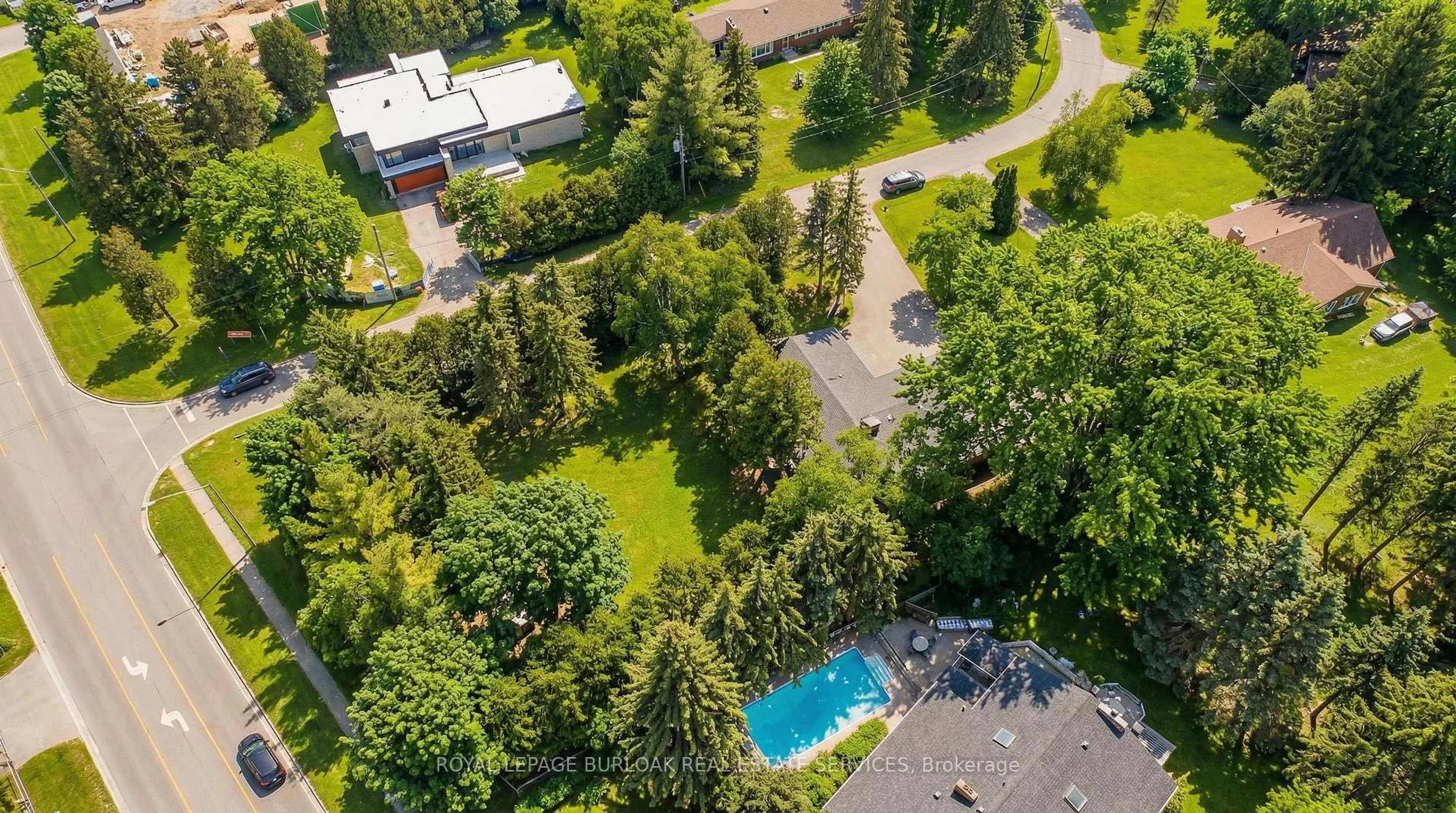 A pic from outside/outdoor area/front of a property/back of a property/a pic from drone, forest/trees view for 15 Ireson Rd, Burlington Ontario L7P 0T2