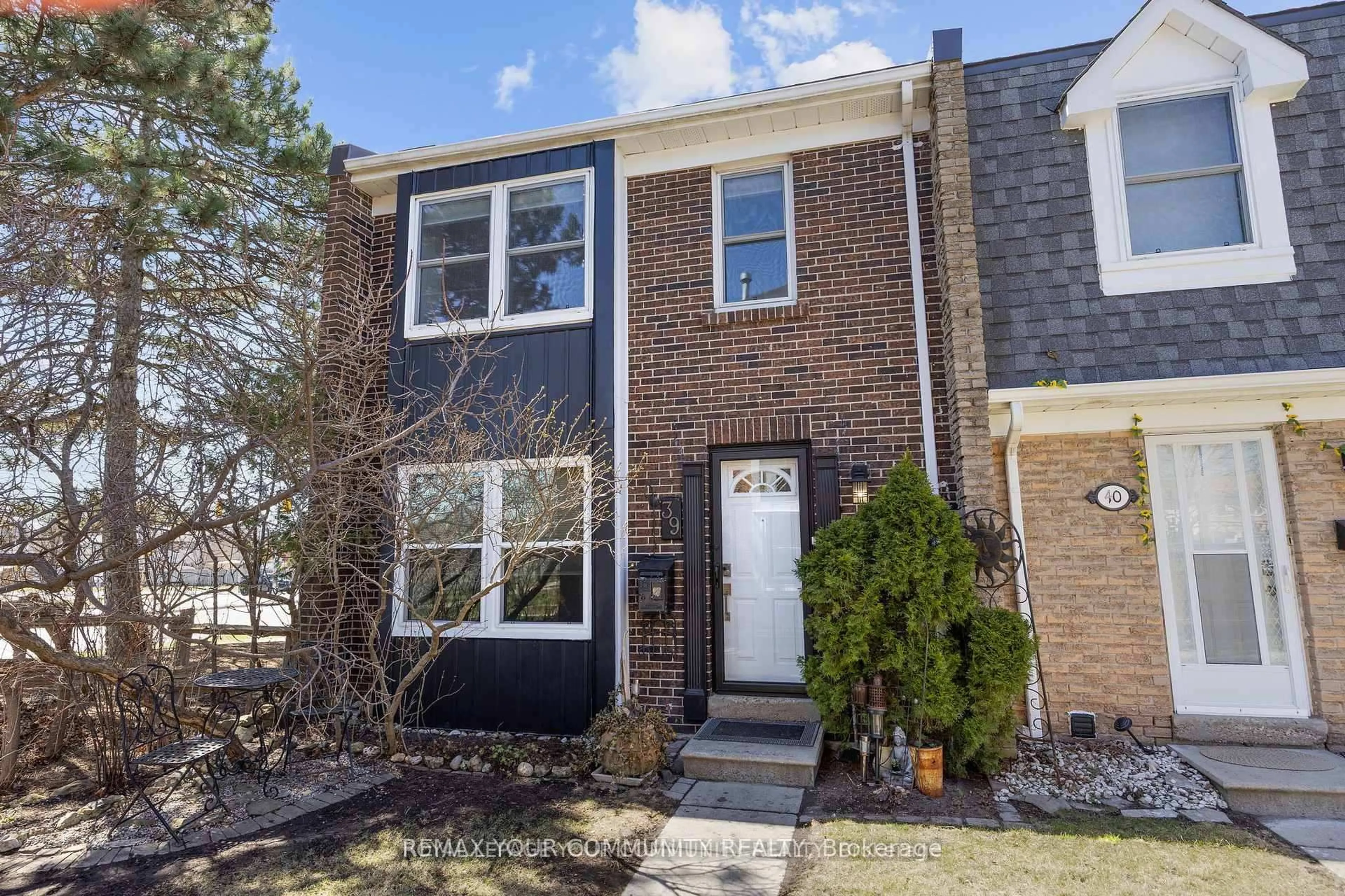 Home with brick exterior material, street for 1020 CENTRAL PARK Dr #39, Brampton Ontario L6S 3J5