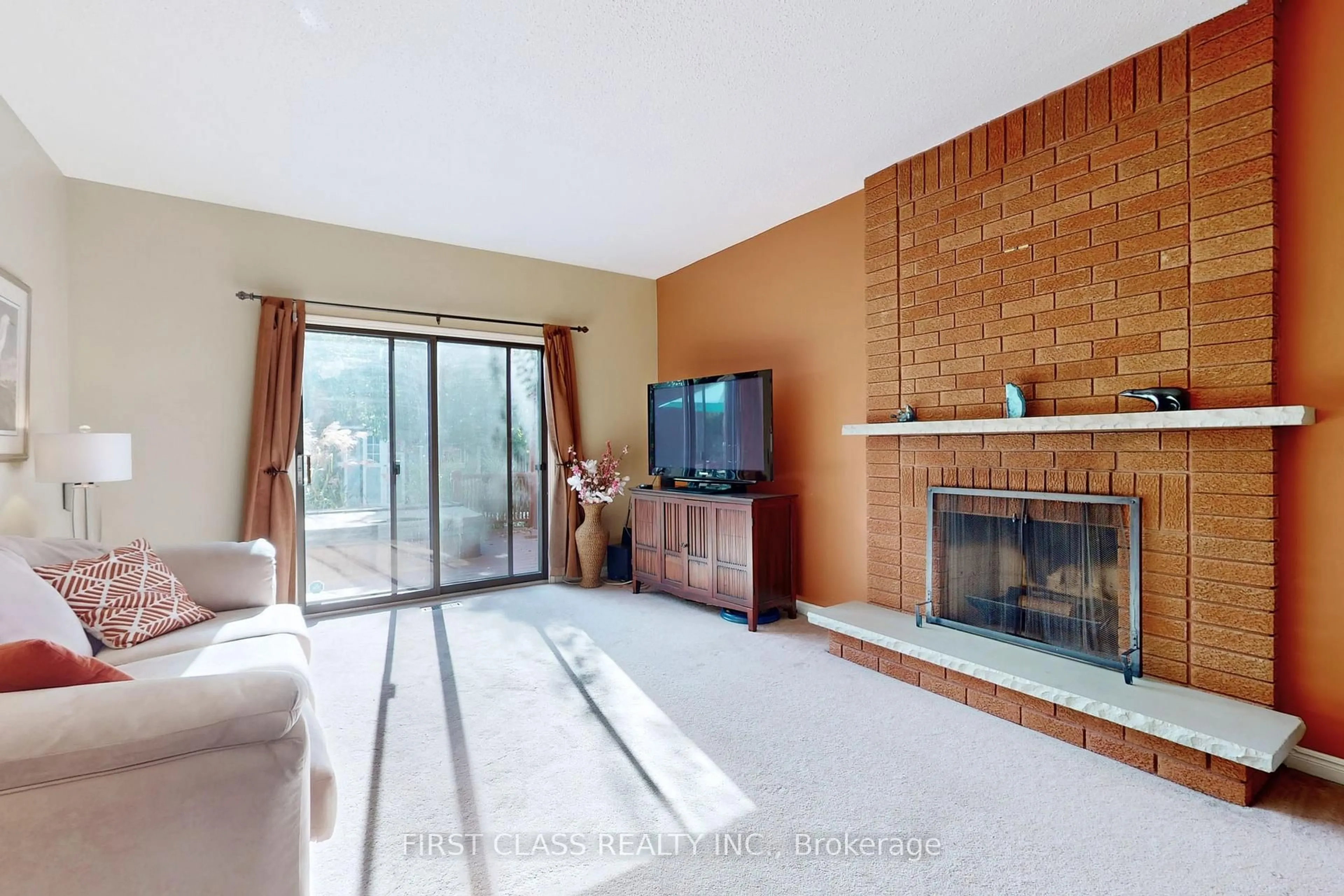 Living room with furniture, unknown for 7 Kenpark Ave, Brampton Ontario L6Z 3P4