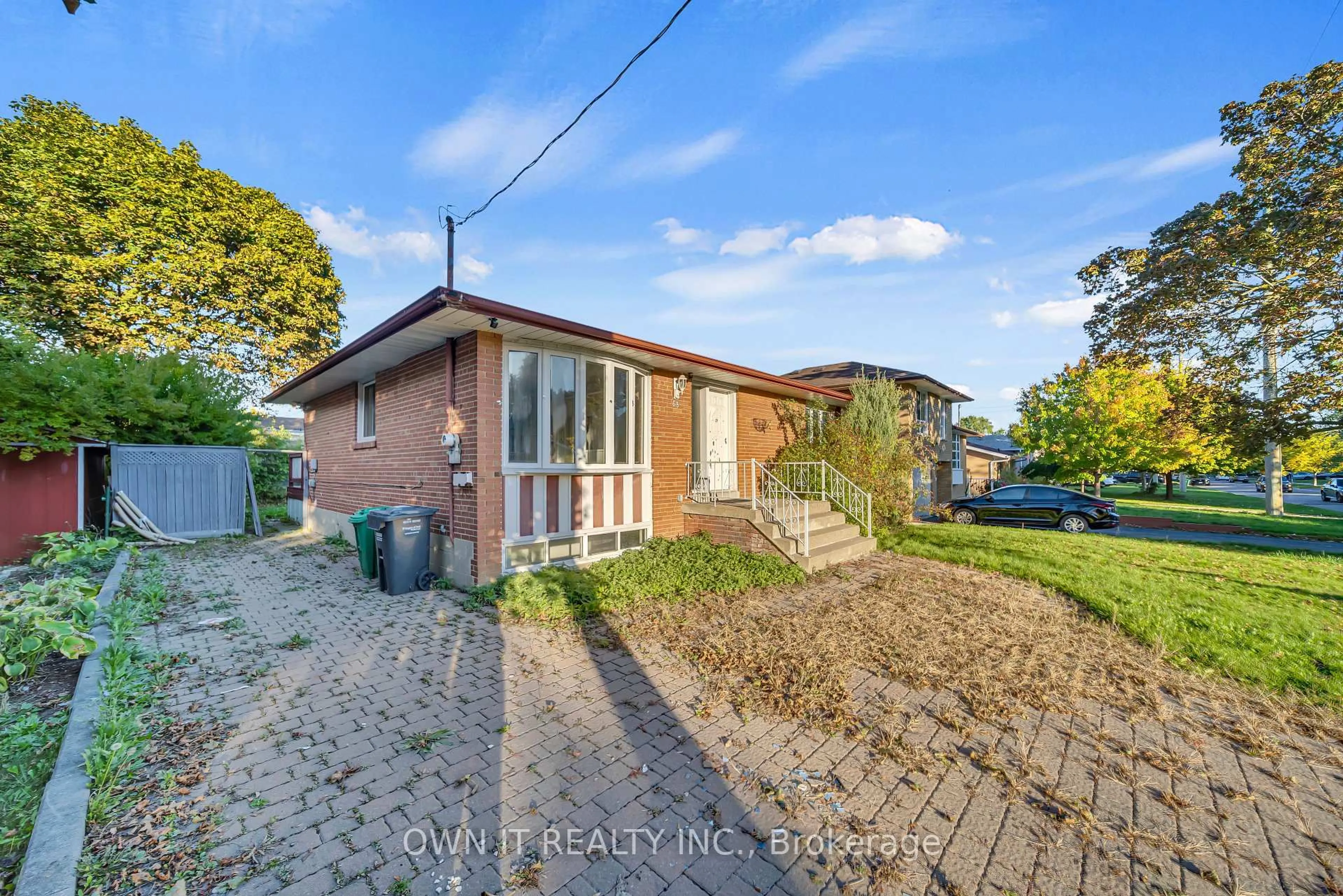 A pic from outside/outdoor area/front of a property/back of a property/a pic from drone, street for 68 Campbell Dr, Brampton Ontario L6X 2H7