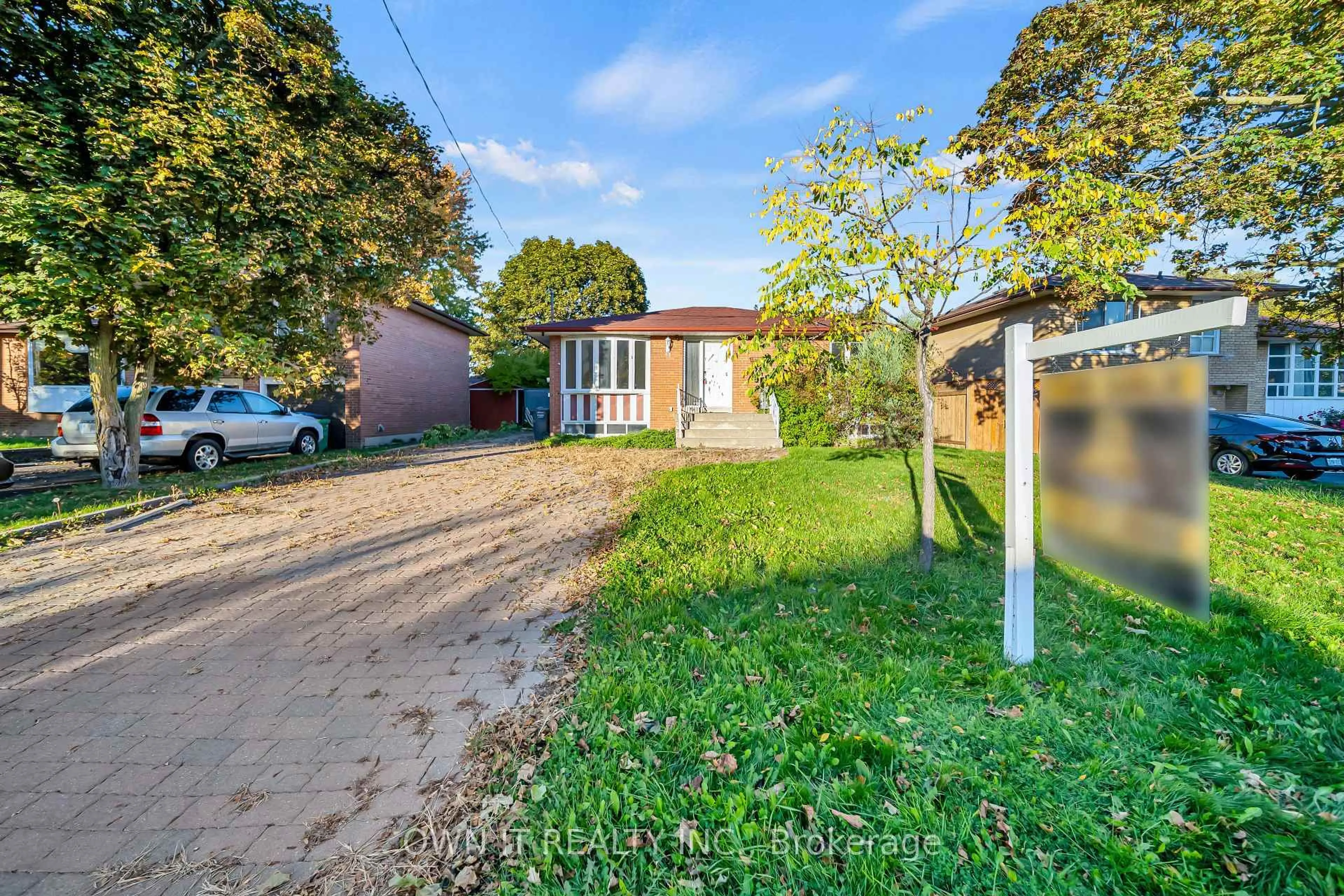 A pic from outside/outdoor area/front of a property/back of a property/a pic from drone, street for 68 Campbell Dr, Brampton Ontario L6X 2H7