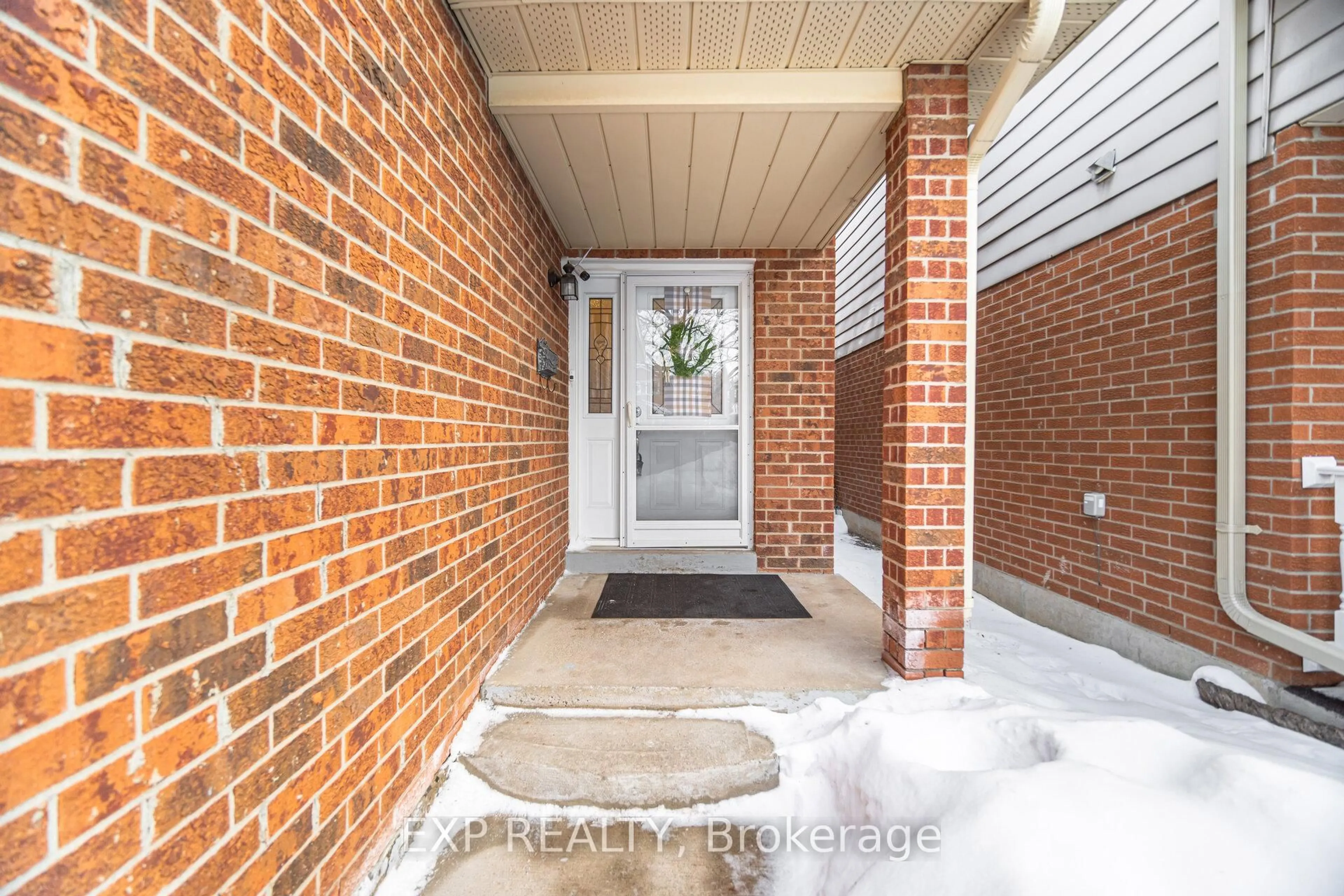 Indoor entryway for 7 Ferri Cres, Brampton Ontario L6Z 1R8
