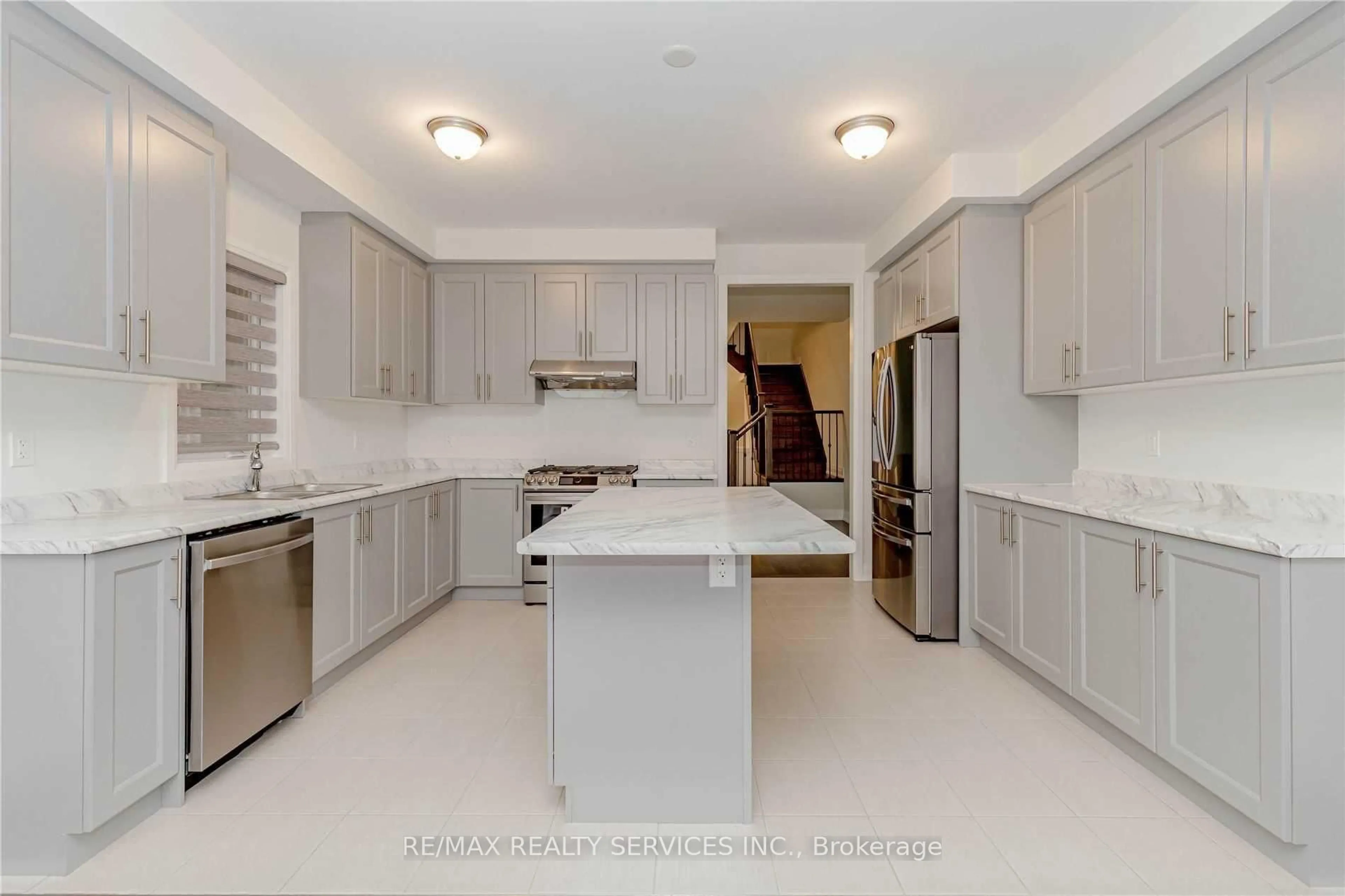 Open concept kitchen, ceramic/tile floor for 29 Summerbeam Way, Brampton Ontario L6Y 0E3