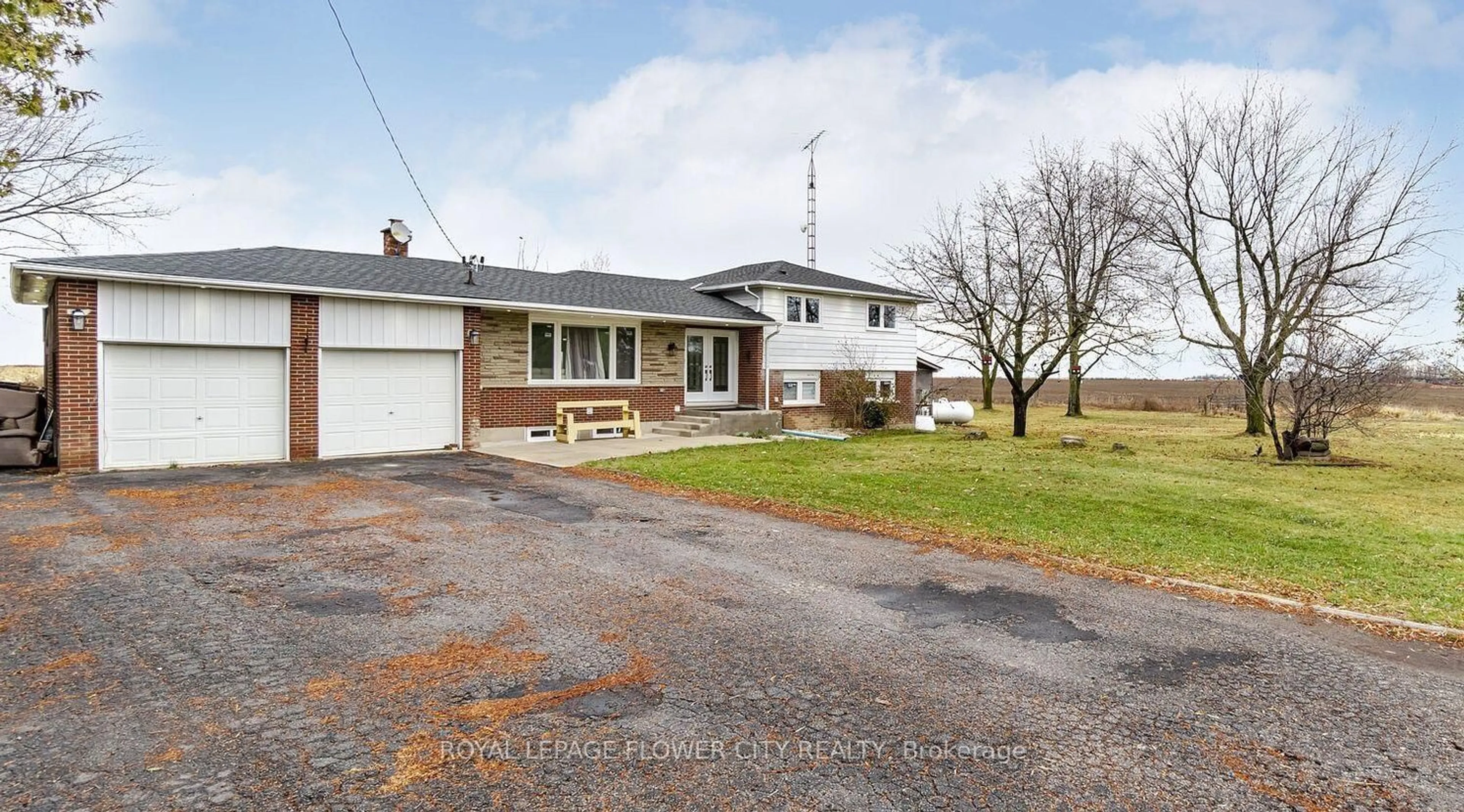 A pic from outside/outdoor area/front of a property/back of a property/a pic from drone, street for 12753 Centreville Creek Rd, Caledon Ontario L7C 3B7