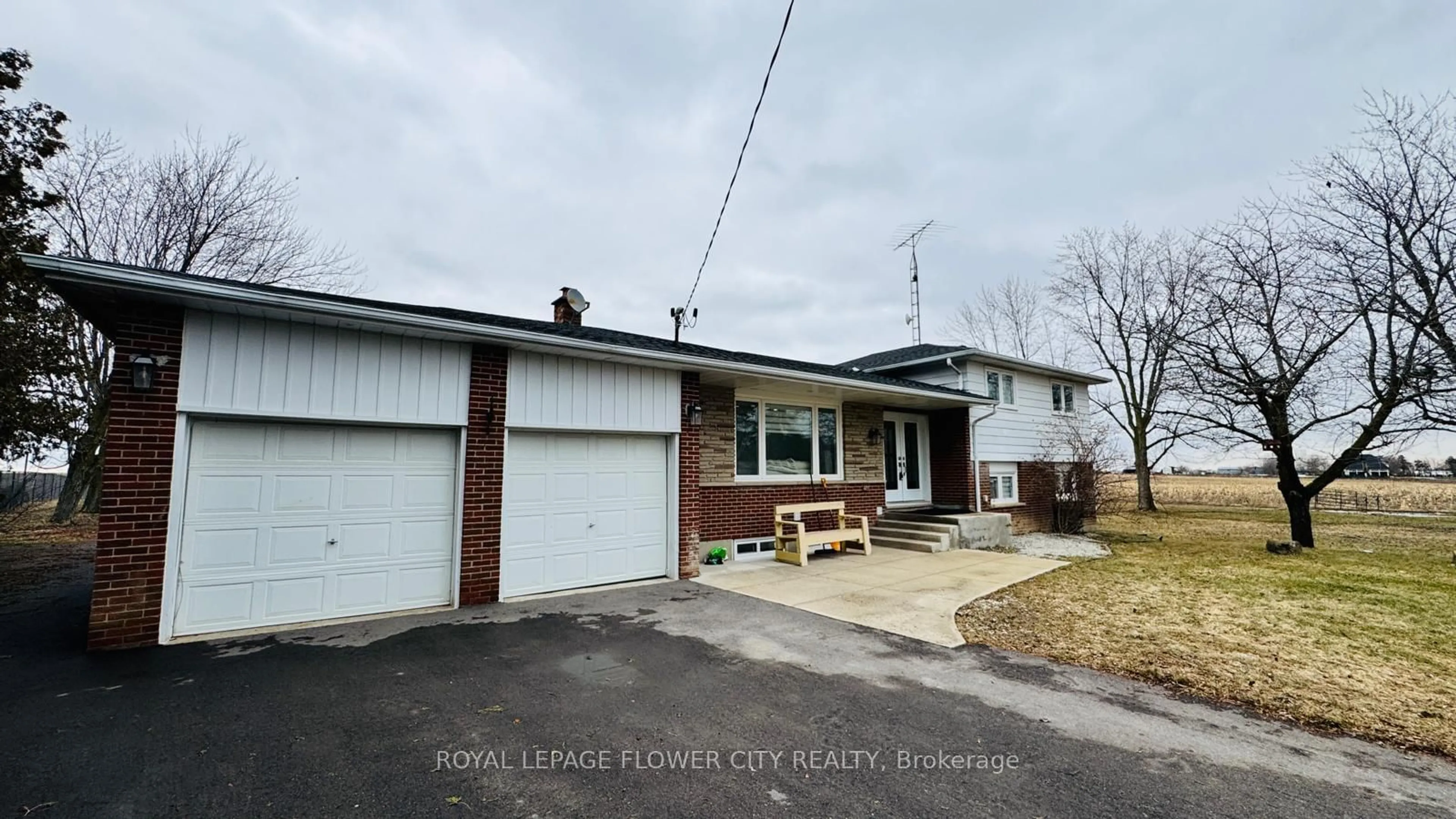 A pic from outside/outdoor area/front of a property/back of a property/a pic from drone, street for 12753 Centreville Creek Rd, Caledon Ontario L7C 3B7