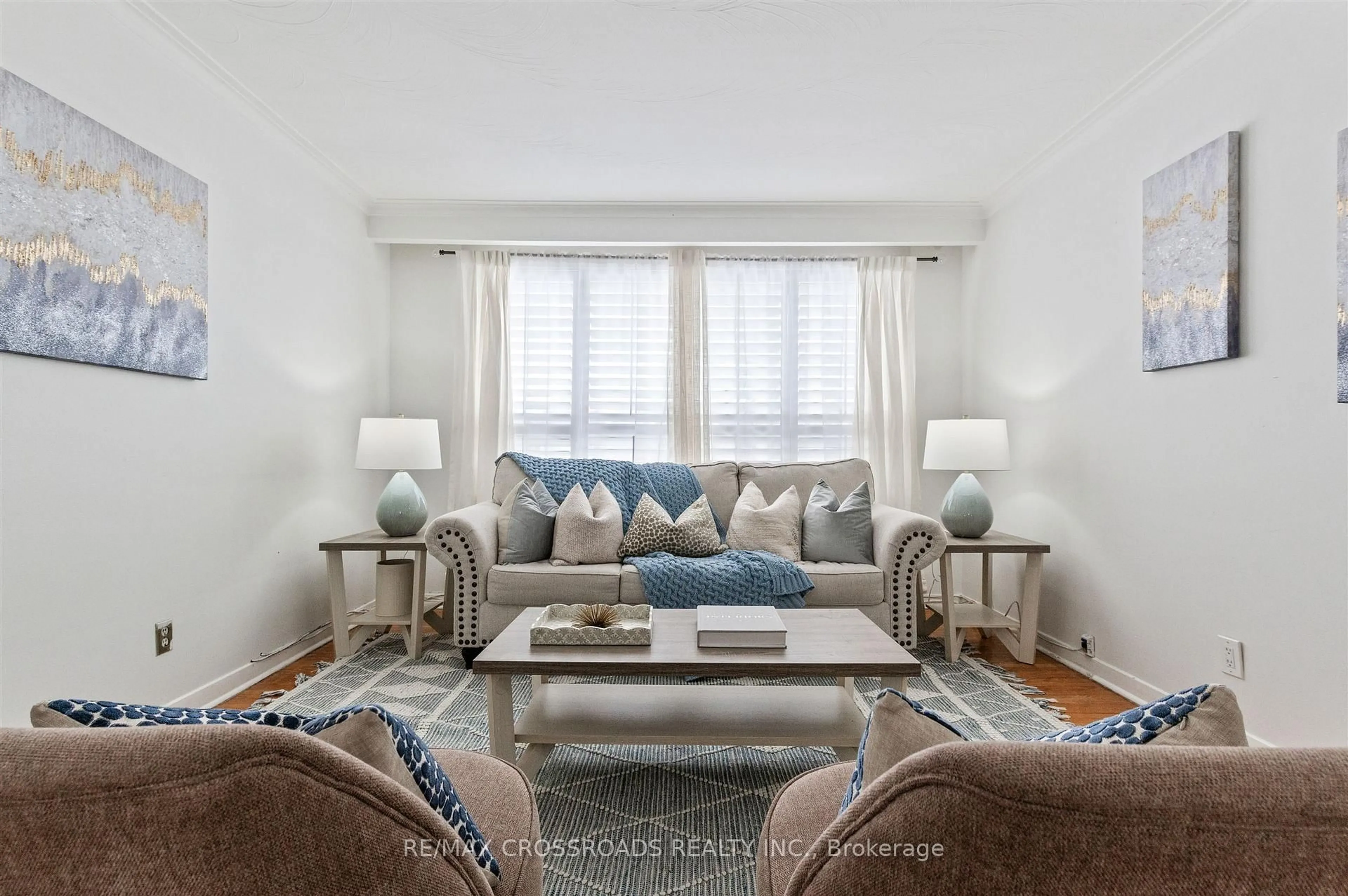 Living room with furniture, unknown for 98 Willowridge Rd, Toronto Ontario M9R 3Z4