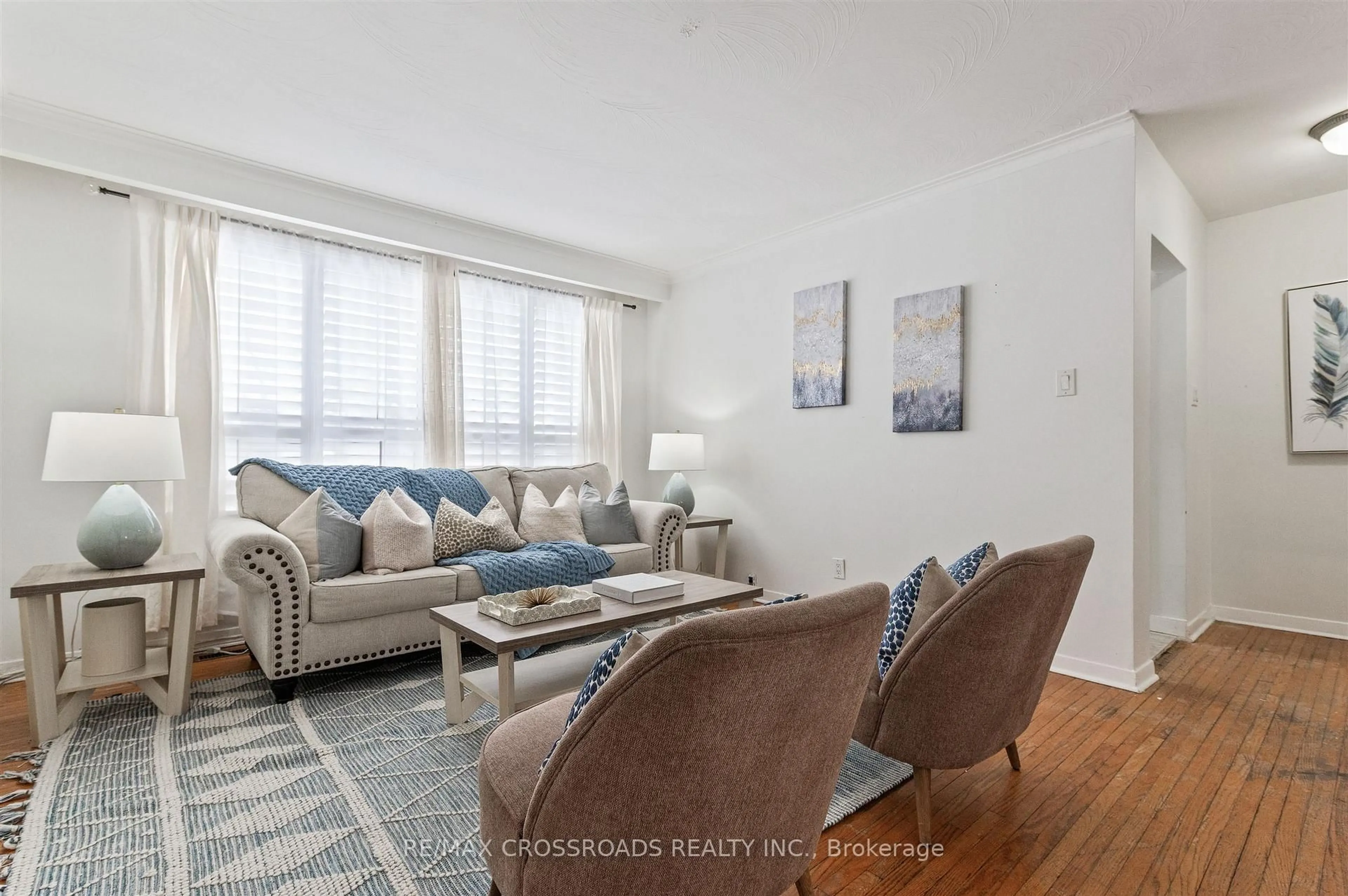 Living room with furniture, unknown for 98 Willowridge Rd, Toronto Ontario M9R 3Z4