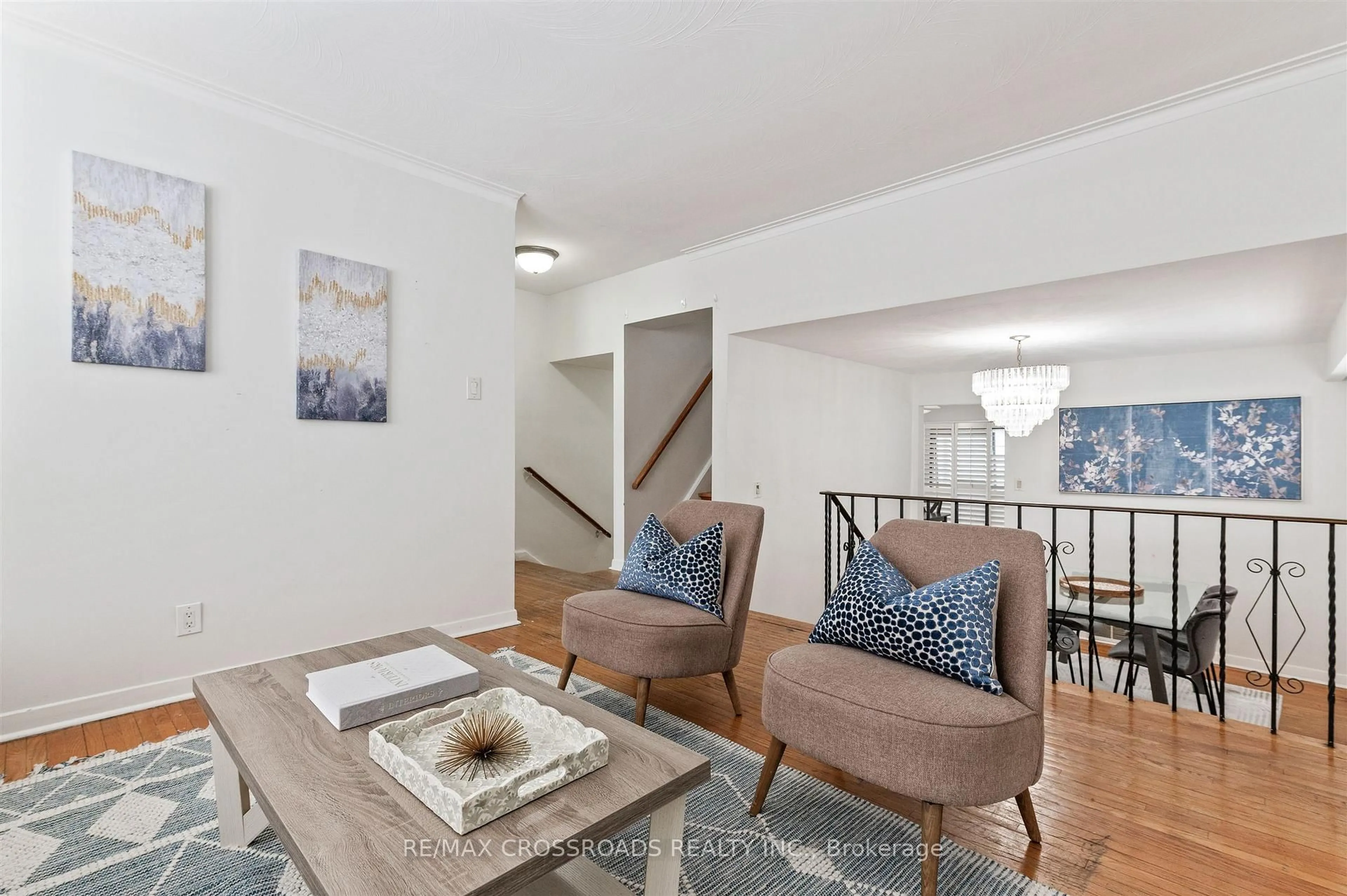 Living room with furniture, unknown for 98 Willowridge Rd, Toronto Ontario M9R 3Z4