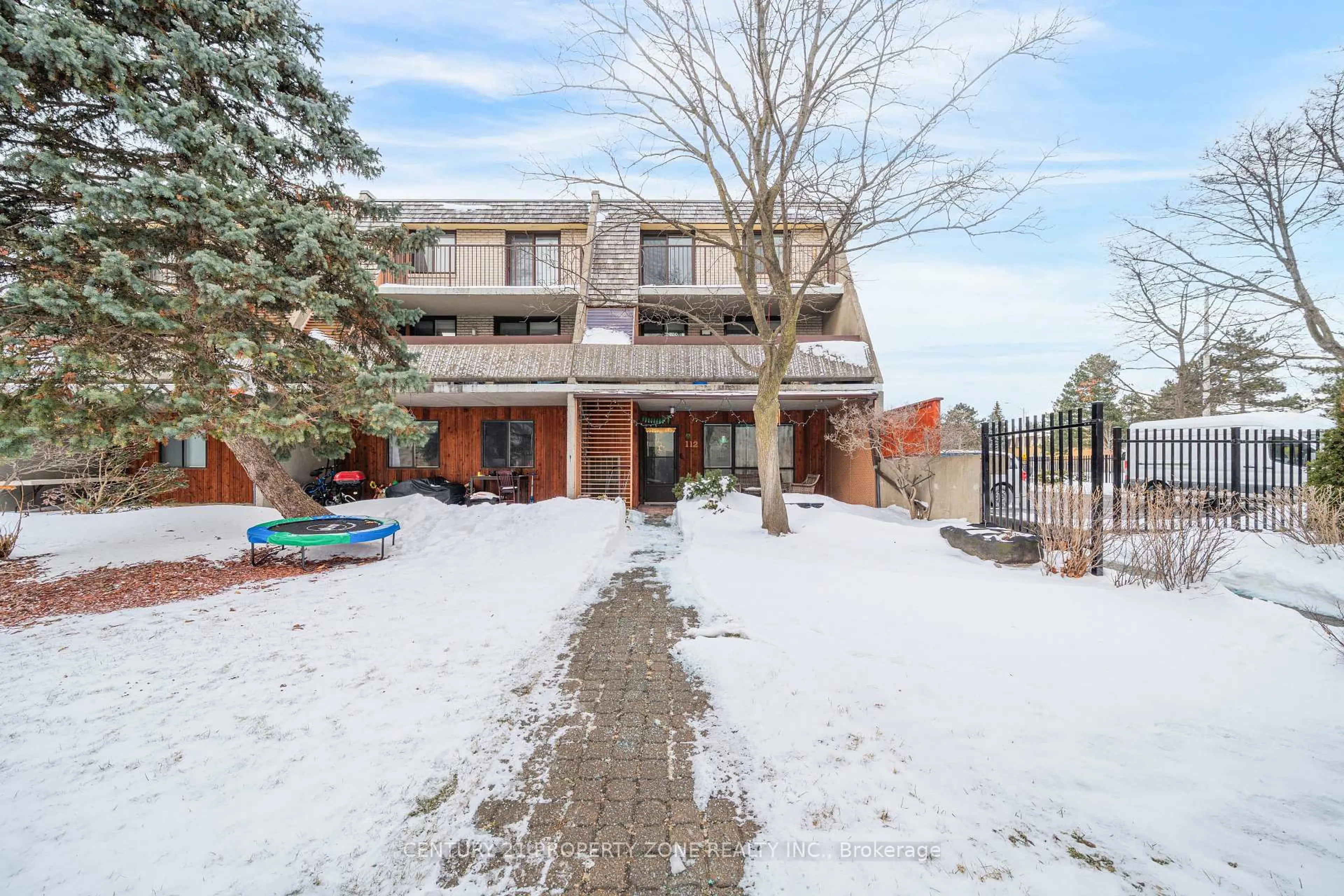 Patio, mountain view for 1250 Mississauga Valley Blvd #112, Mississauga Ontario L5A 3R6