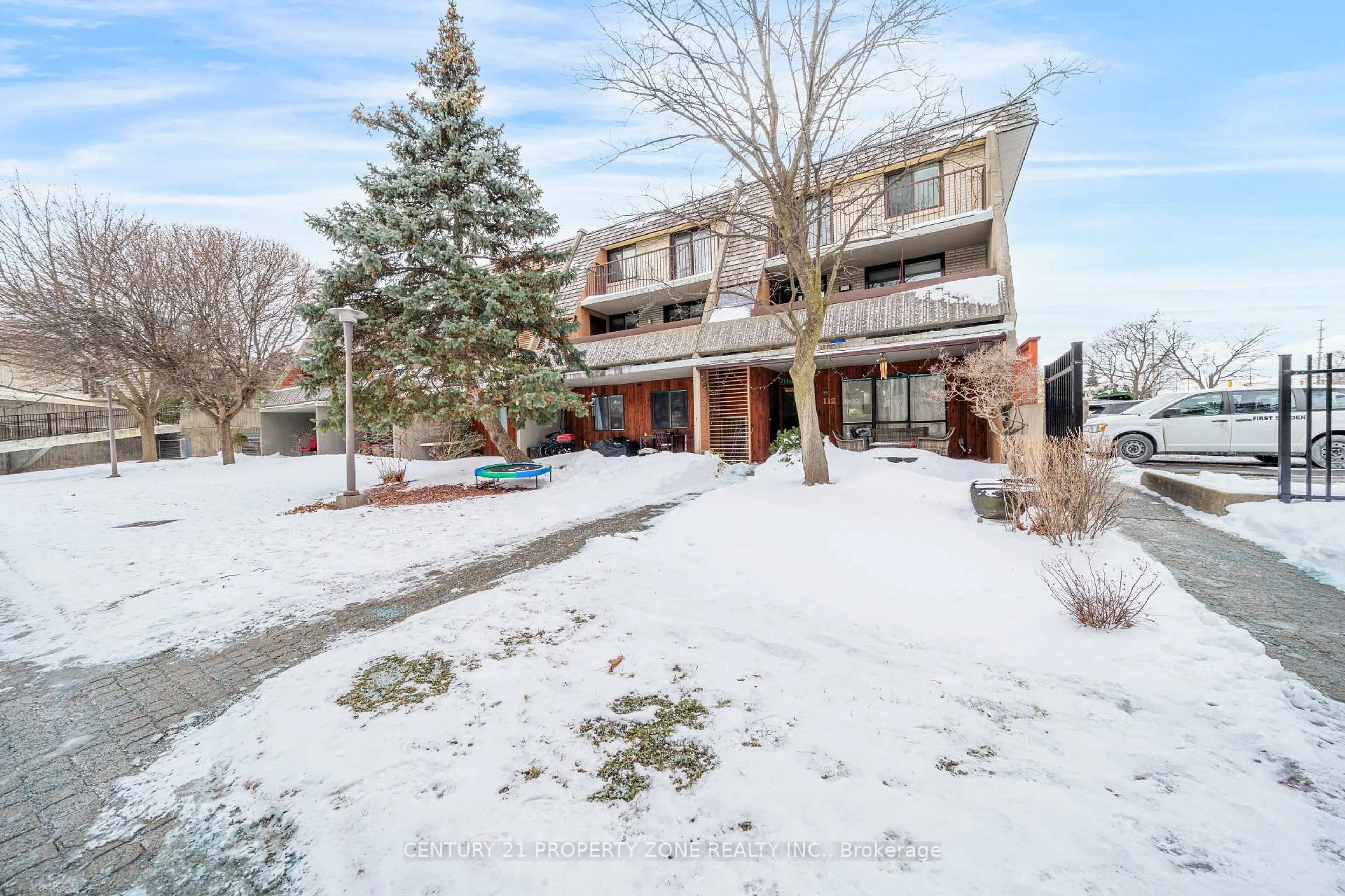 Patio, unknown for 1250 Mississauga Valley Blvd #112, Mississauga Ontario L5A 3R6