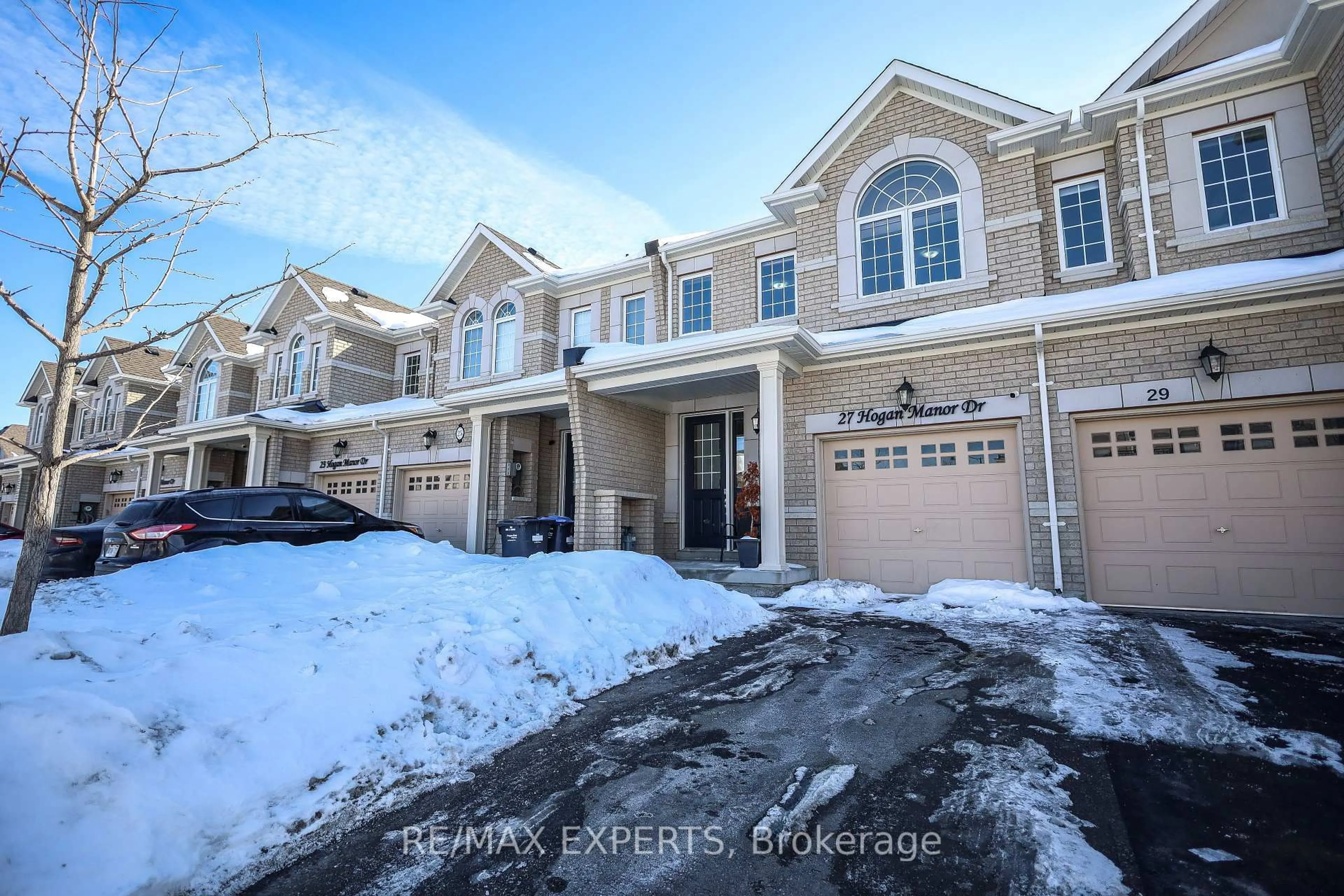 A pic from outside/outdoor area/front of a property/back of a property/a pic from drone, street for 27 Hogan Manor Dr, Brampton Ontario L7A 4V3