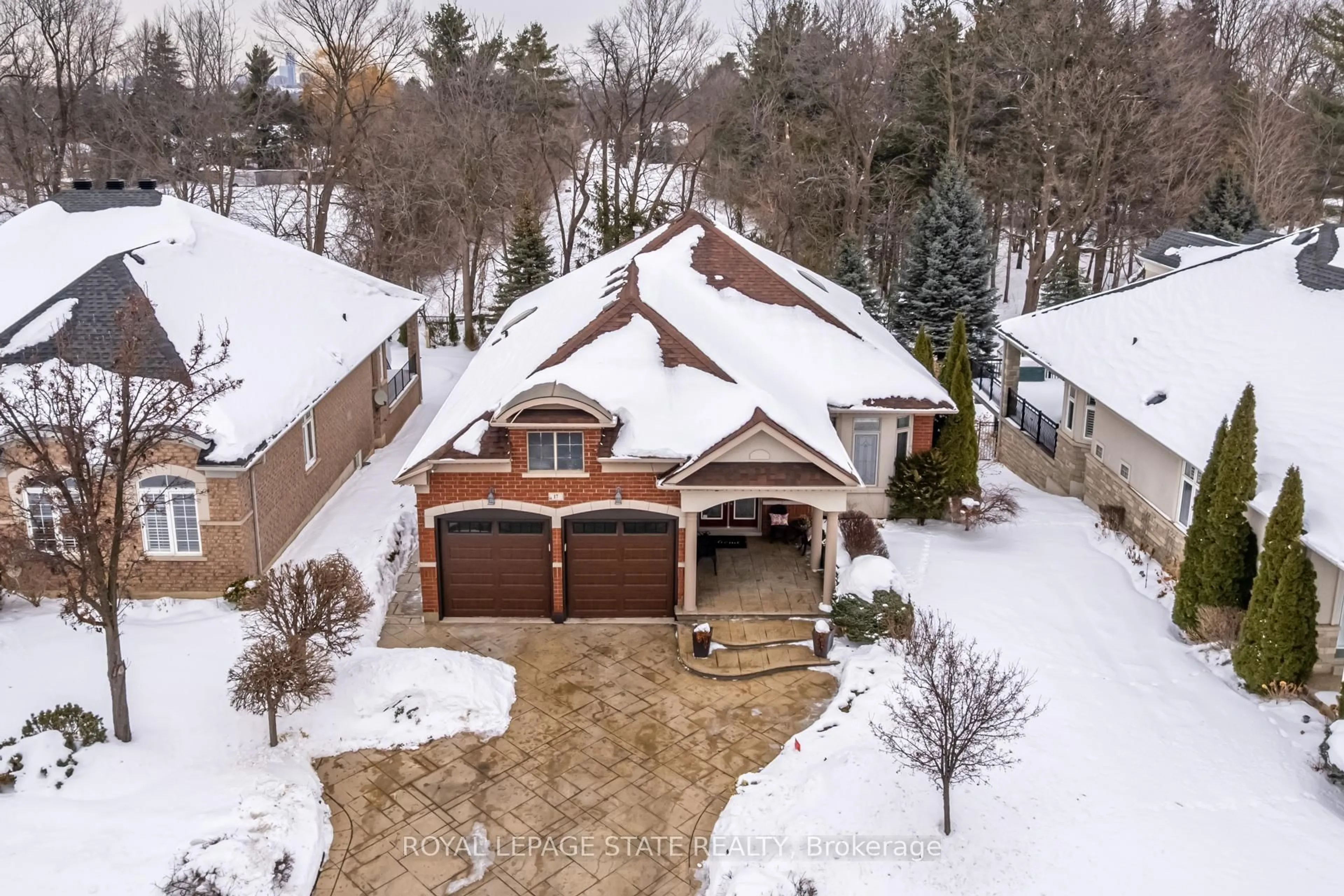 A pic from outside/outdoor area/front of a property/back of a property/a pic from drone, street for 17 Mcnutt St, Brampton Ontario L6Y 5L3