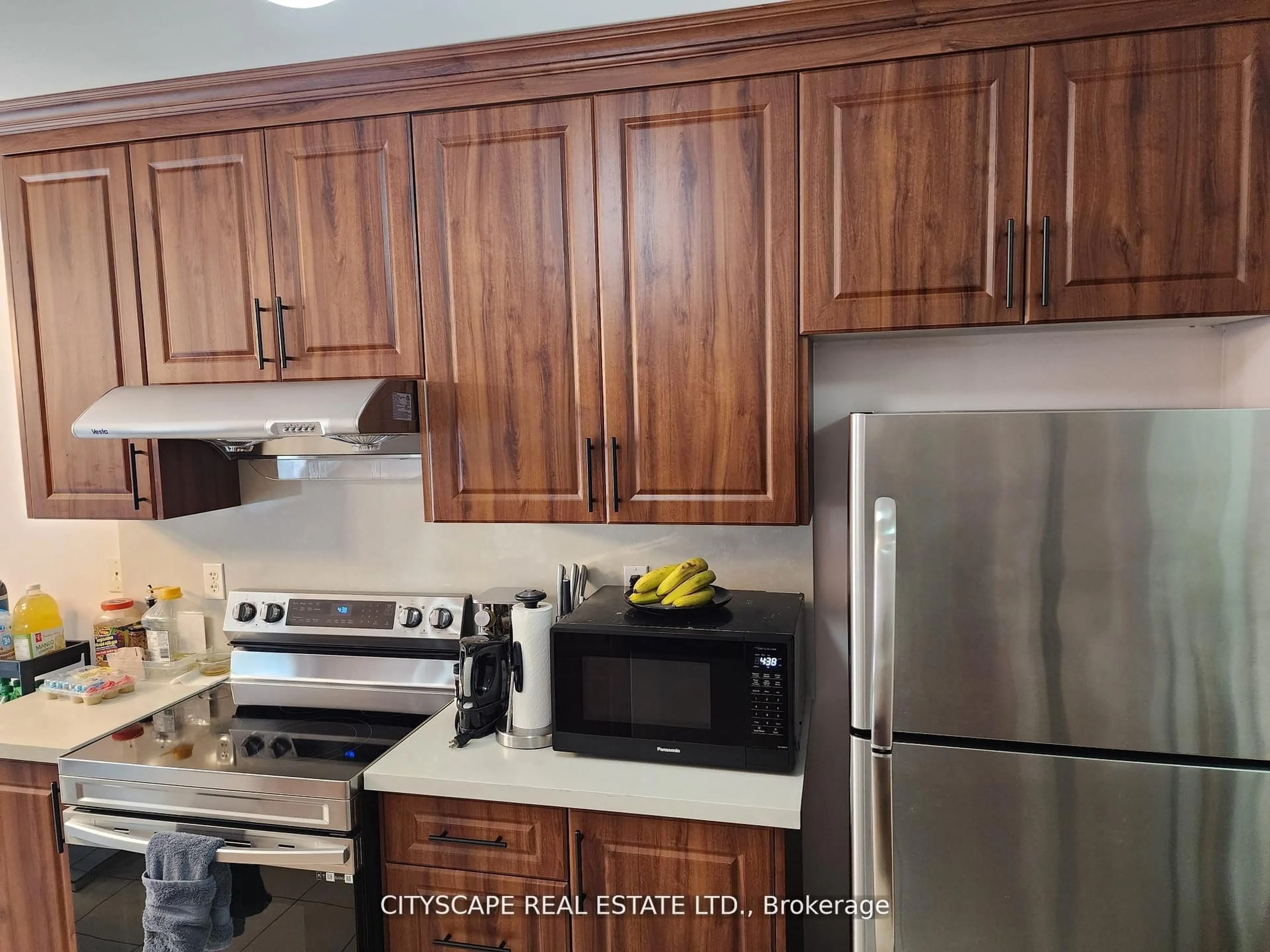 Standard kitchen, unknown for 94 Unionville Cres, Brampton Ontario L6P 2Z4