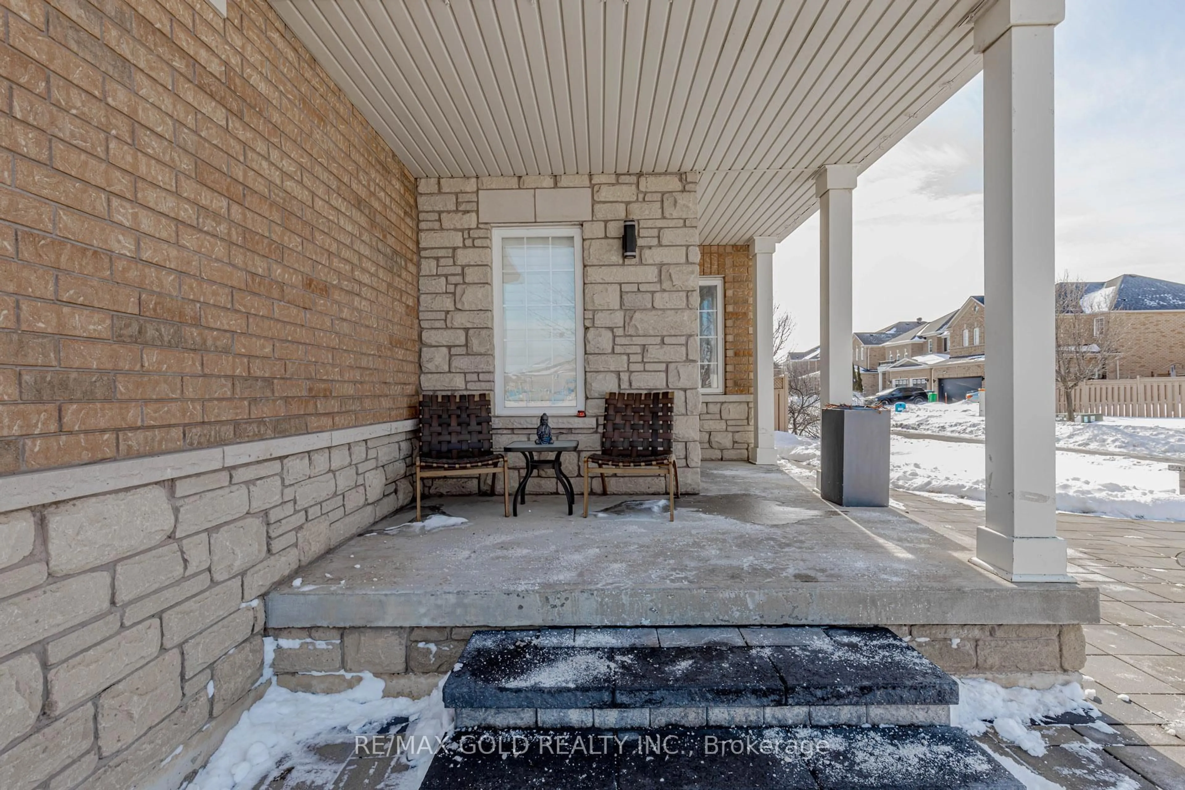 Patio, street for 2 Oranmore Cres, Brampton Ontario L6X 0J9