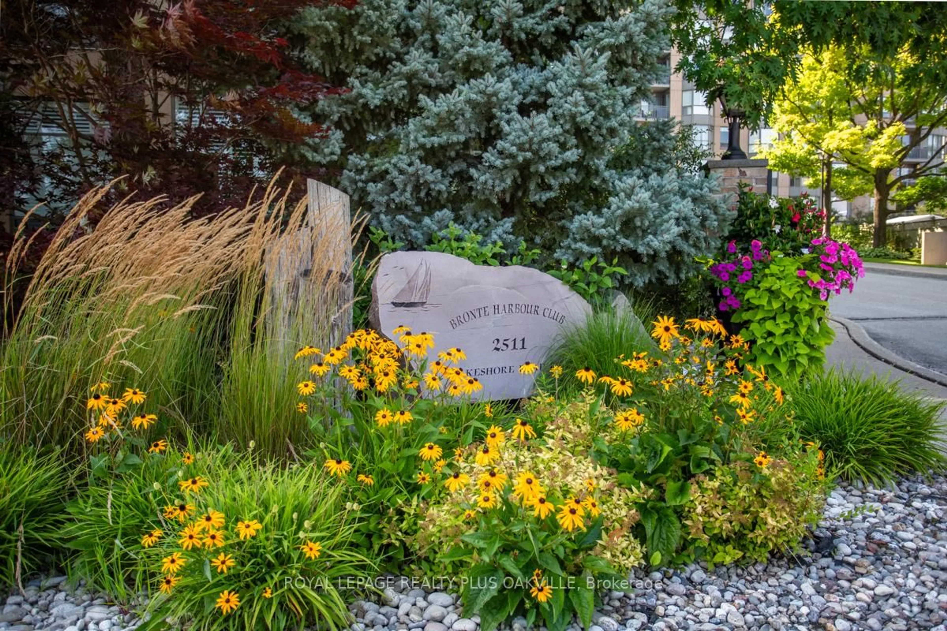 Patio, street for 2511 Lakeshore Rd #718, Oakville Ontario L6L 6L9