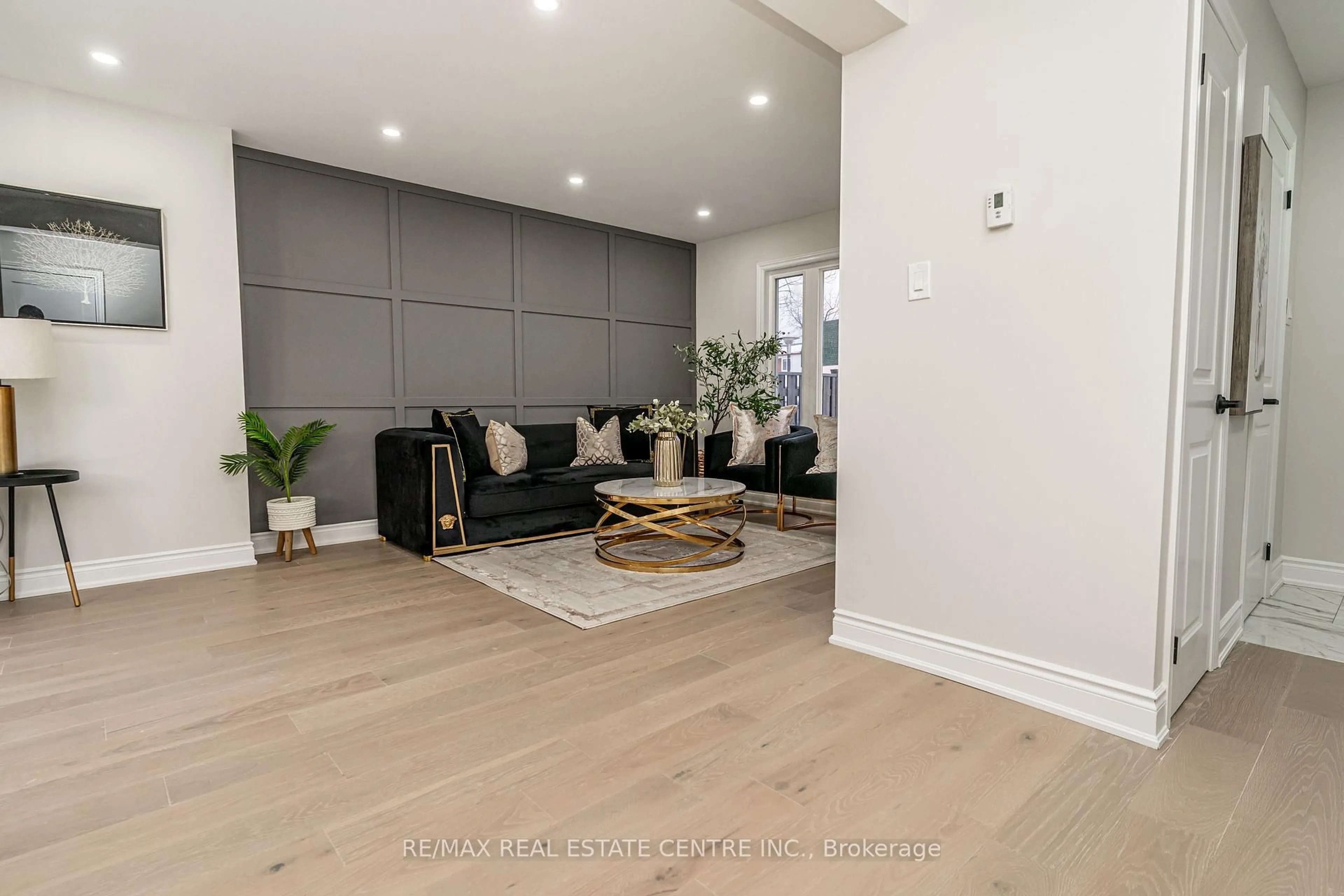 Unknown for 20 Hayden Crt, Brampton Ontario L6S 1Y3