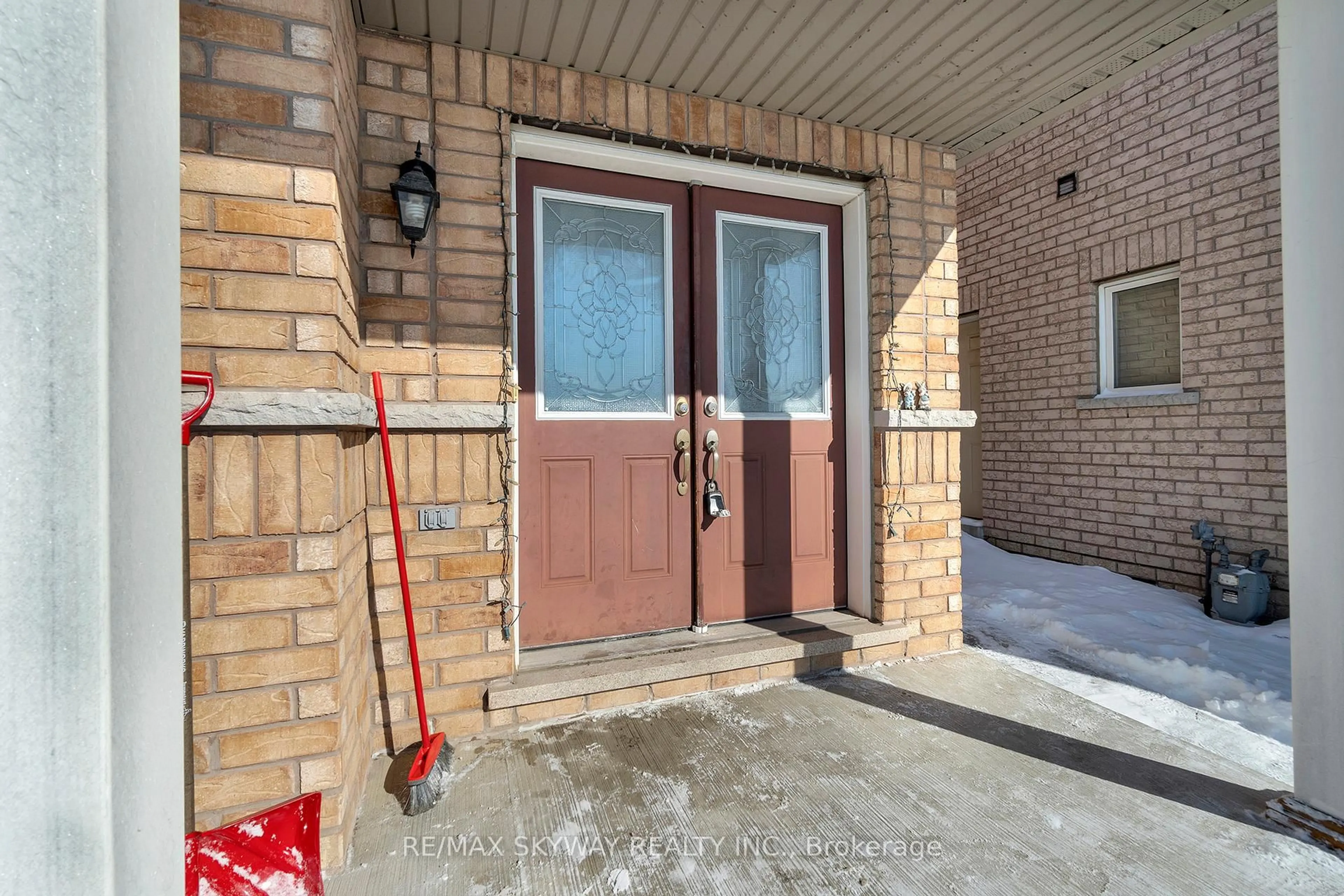 Indoor entryway for 190 Bellchase Tr, Brampton Ontario L6P 3R9