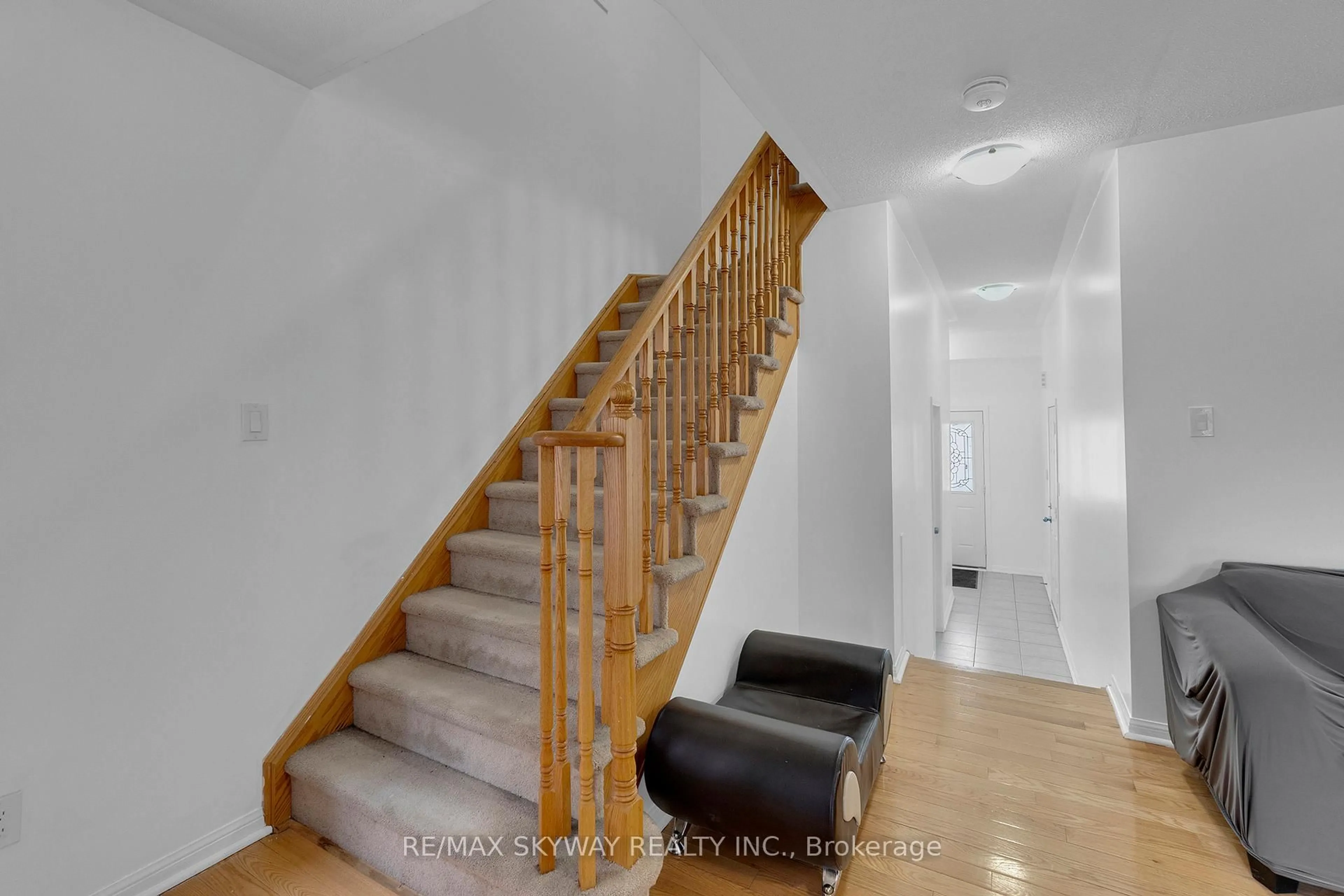 Stairs for 190 Bellchase Tr, Brampton Ontario L6P 3R9